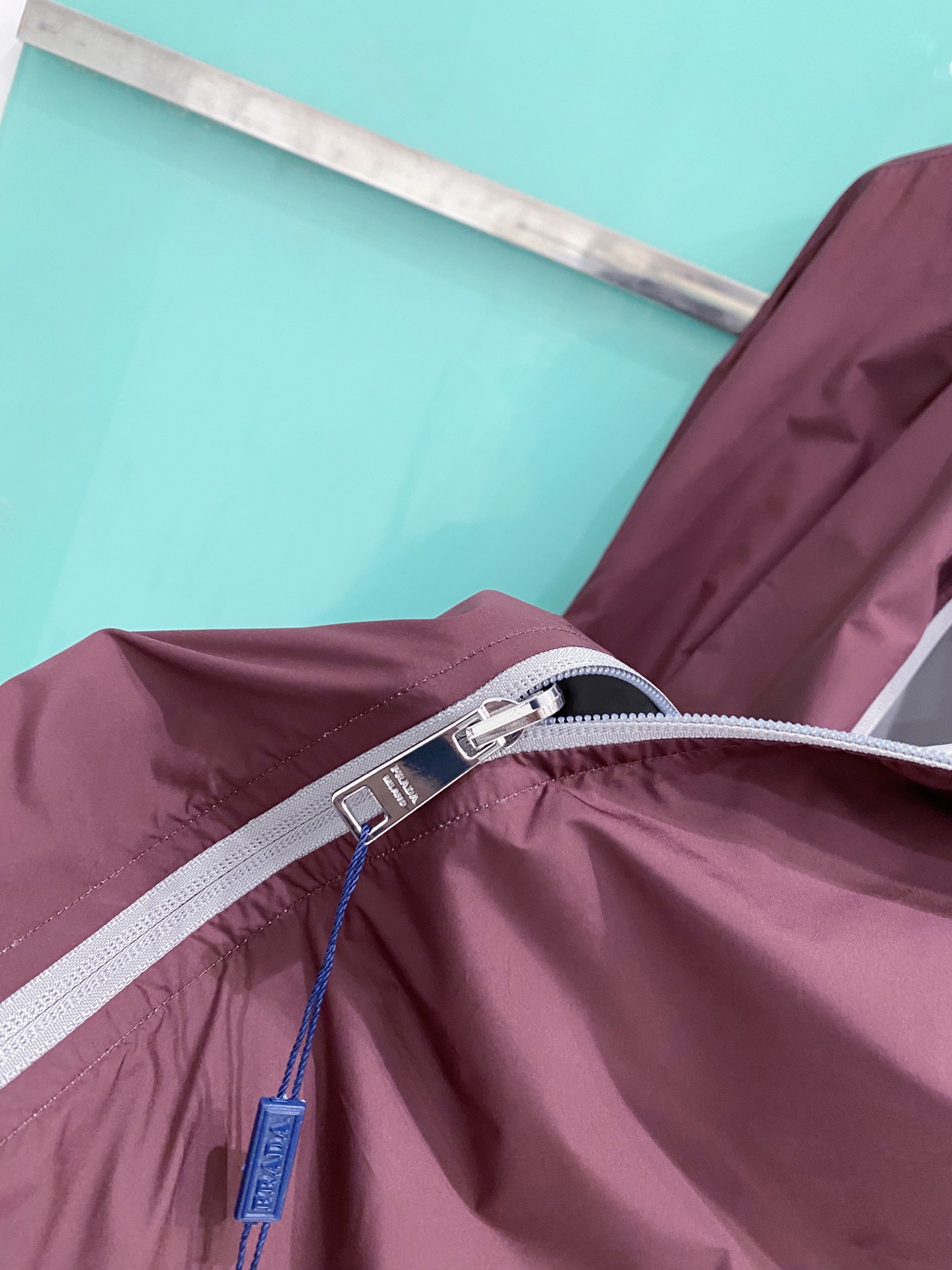 Prada 普拉达 双面穿 2026ss春季新款连帽夹克外套全高端版本！高定专柜面料辅料，透气舒适度高，