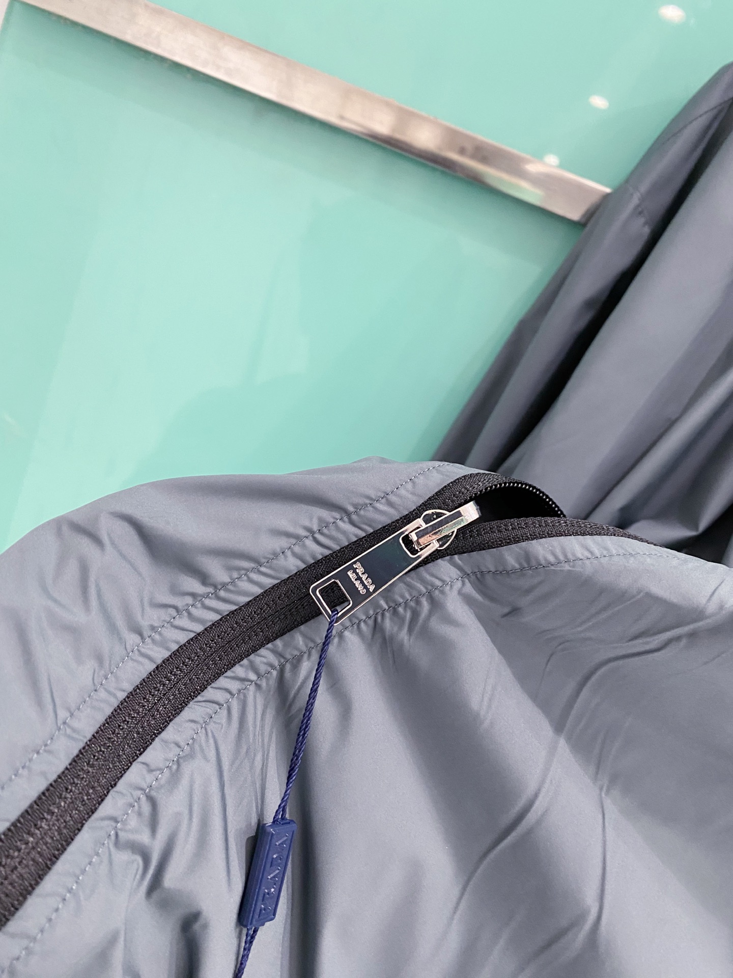 Prada 普拉达 双面穿 2026ss春季新款连帽夹克外套全高端版本！高定专柜面料辅料，透气舒适度高，