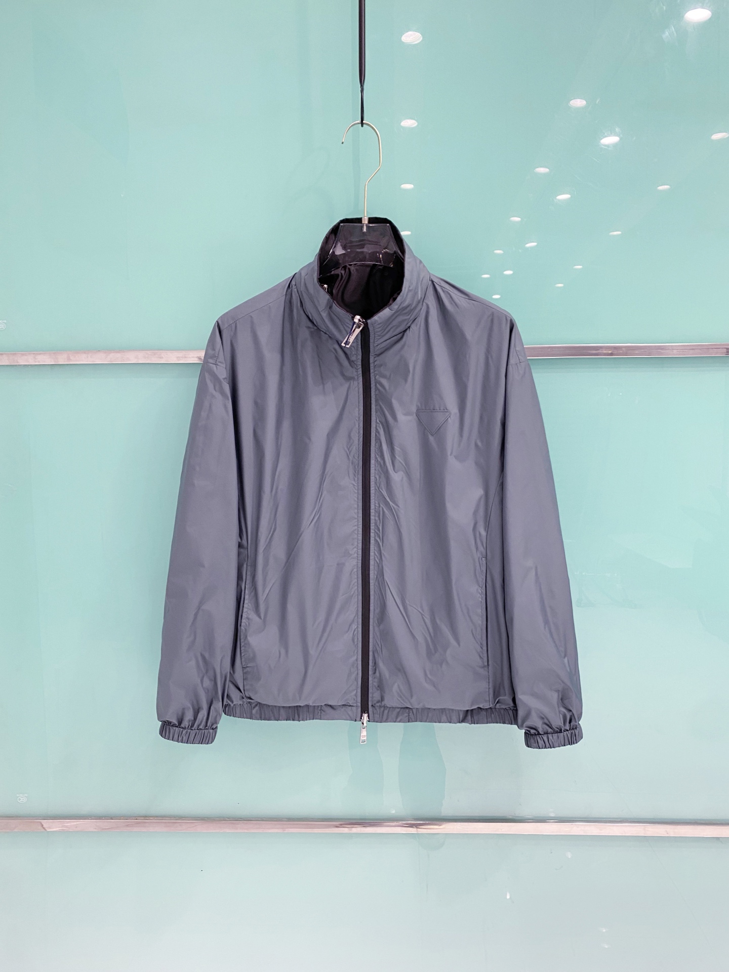 Prada 普拉达 双面穿 2026ss春季新款连帽夹克外套全高端版本！高定专柜面料辅料，透气舒适度高，