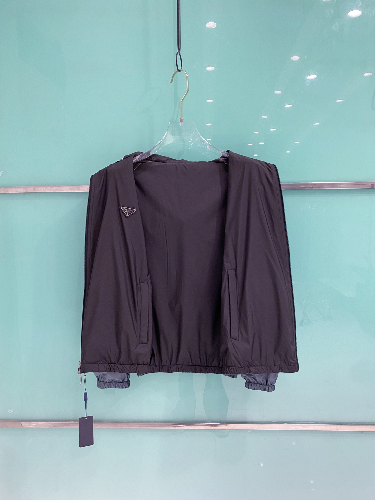 Prada 普拉达 双面穿 2026ss春季新款连帽夹克外套全高端版本！高定专柜面料辅料，透气舒适度高，