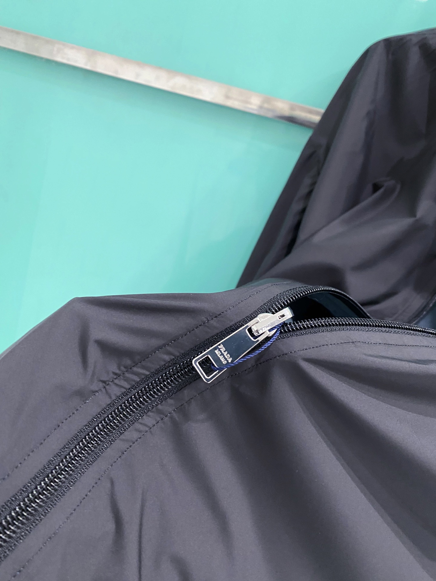 Prada 普拉达 双面穿 2026ss春季新款连帽夹克外套全高端版本！高定专柜面料辅料，透气舒适度高，