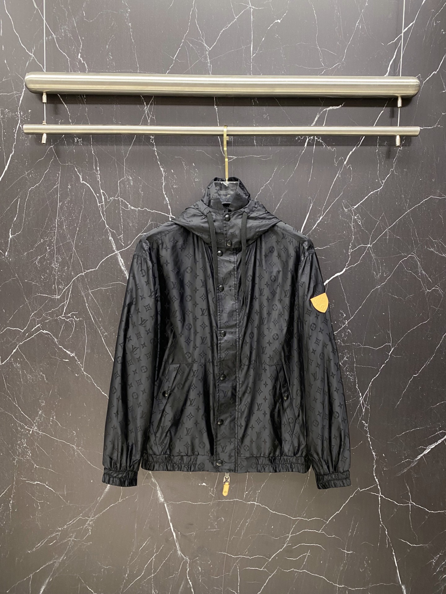 NO:733421,LV 2026ss spring new hooded jacket, full high-end version!  Haute couture counter fabric accessories, high breathability and comfort, impeccable details, exquisite workmanship and complex craftsmanship, casual tailoring, awesome upper body shape, color black, coffee color, code number 48-56,, louis vuitton, jackets & coats, jackets & coats, hats,19860909LV 2026ss春季新款连帽夹克外套 全高端版本！高定专柜面料辅料,透气舒适度高,细节无可挑剔,做工考究工艺复杂,呈现休闲裁剪,上身版型超赞 颜色黑色 咖色 码数48-56,,louis vuitton,jackets & coats,jackets & coats,hats,,Men's clothing