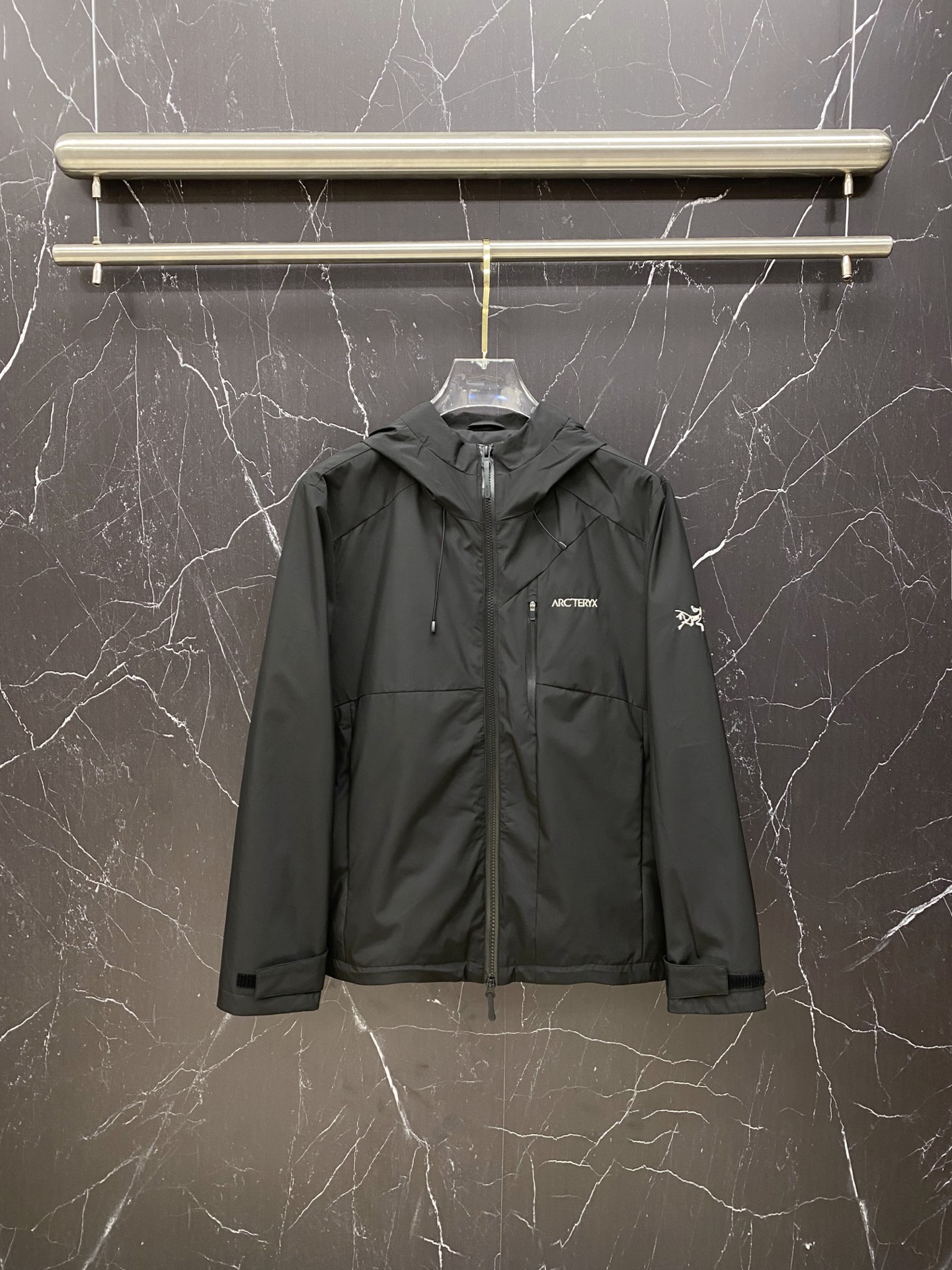 NO:733352,ARC TERYX Arc'teryx 2026ss spring new model. The same men's jacket from the official website. The original three-label complete high-end version. Customized fabric. Highly breathable and comfortable, with impeccable details. The brand element design concept reflects high quality. It feels delicate and soft. It presents casual tailoring and the upper body shape is great. The size is 48-56. arc'teryx, jackets & coats, jackets & coats,19860909ARC TERYX 始祖鸟2026ss春季新款 官网同款男士夹克外套,原单三标齐全高端版本 定制面料 透气舒适度高,细节无可挑剔,品牌元素设计理念,体现高品质.手感细腻柔软 呈现休闲裁剪,上身版型超赞 码数48-56,arc'teryx,jackets & coats,jackets & coats,,Men's clothing