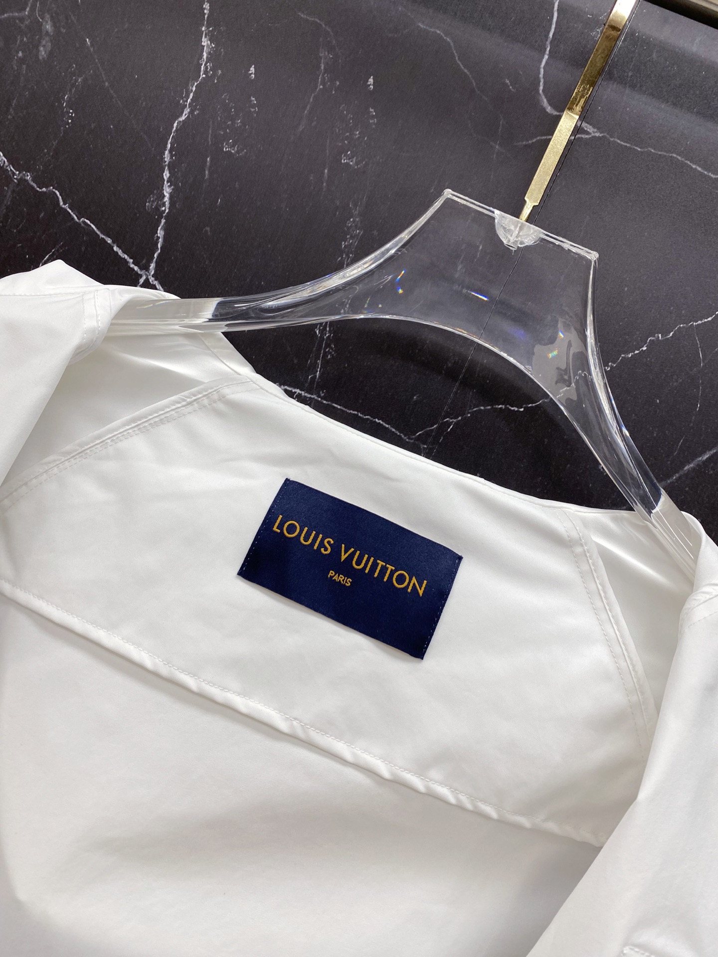 LV 2026ss春季新款连帽夹克外套全高端版本！高定专柜面料辅料，透气舒适度高，细节无可挑剔，做工考究