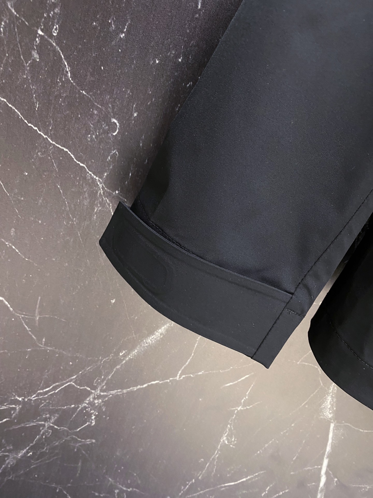 LV 2026ss春季新款连帽夹克外套全高端版本！高定专柜面料辅料，透气舒适度高，细节无可挑剔，做工考究