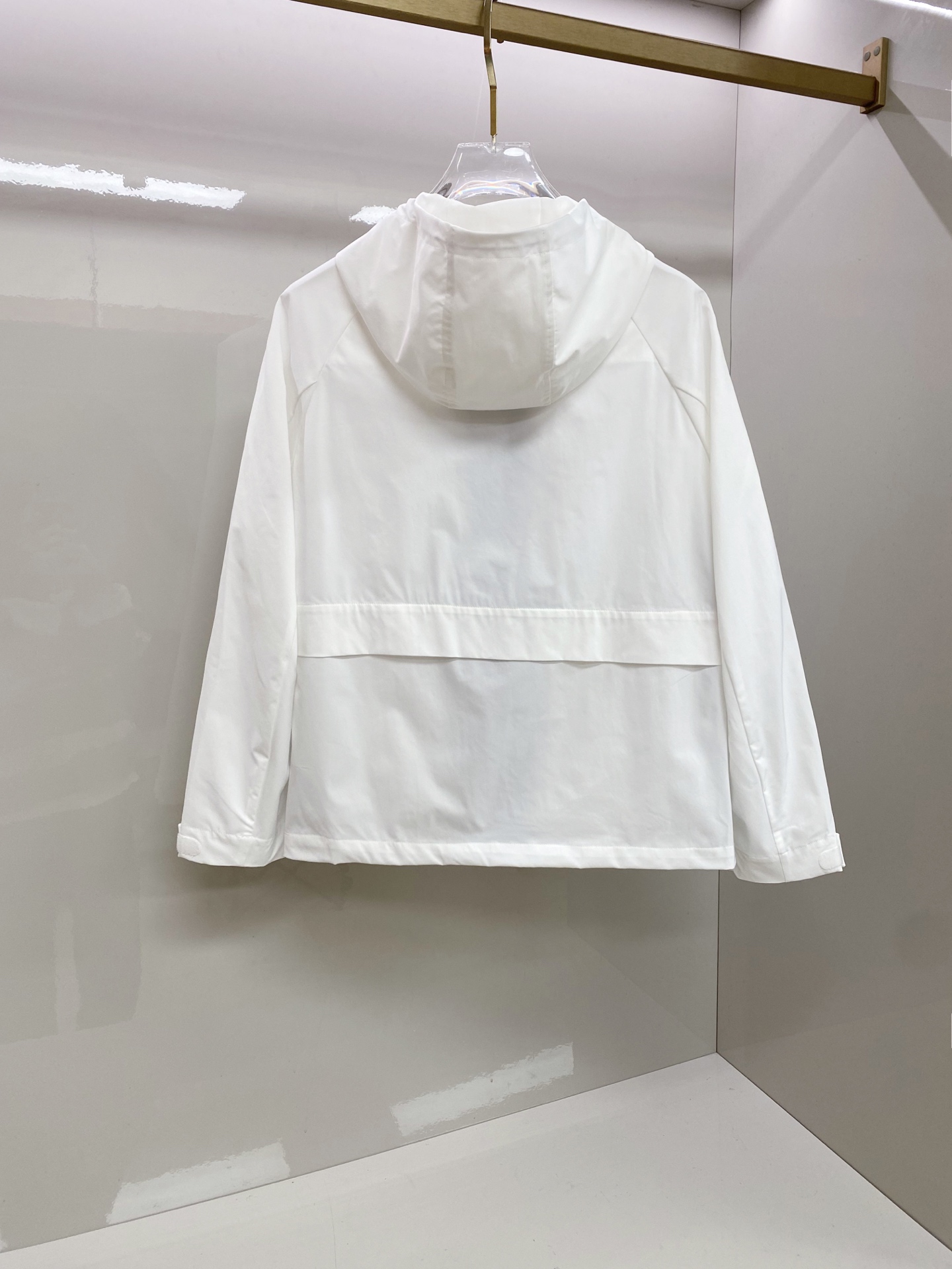 LV 2026ss春季新款连帽夹克外套全高端版本！高定专柜面料辅料，透气舒适度高，细节无可挑剔，做工考究