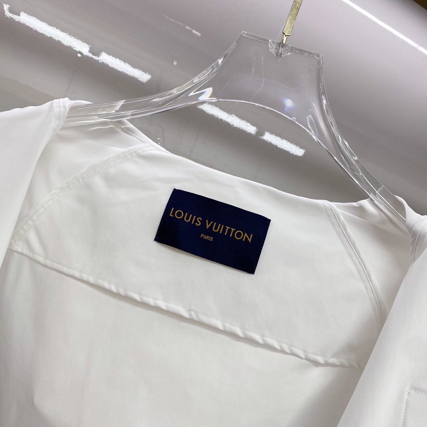 LV 2026ss春季新款连帽夹克外套全高端版本！高定专柜面料辅料，透气舒适度高，细节无可挑剔，做工考究