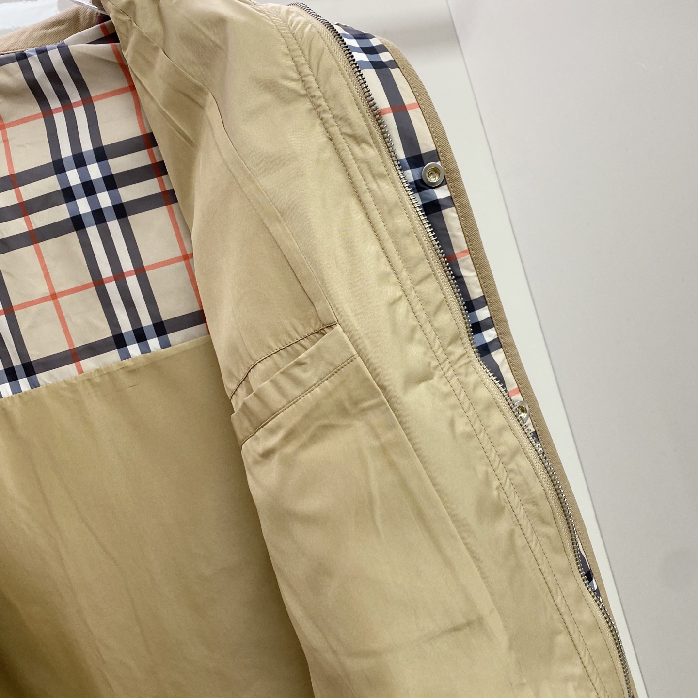Burberry 巴宝莉 2026ss春季新款夹克外套全高端版本！高定专柜面料辅料，透气舒适度高，细节无
