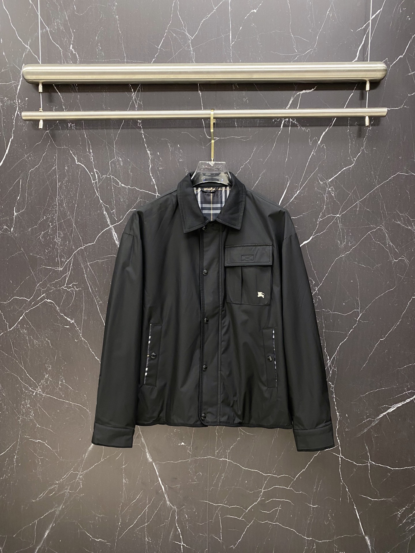 NO:733416,Burberry 2026ss new spring jacket, full high-end version!  Haute couture counter fabric accessories, high breathability and comfort, impeccable details, exquisite workmanship and complex craftsmanship, casual tailoring, awesome upper body shape, color black, khaki, code number 48-56,, burberry, burberry, jackets & coats, jackets & coats,19860909Burberry 巴宝莉 2026ss春季新款夹克外套 全高端版本！高定专柜面料辅料,透气舒适度高,细节无可挑剔,做工考究工艺复杂,呈现休闲裁剪,上身版型超赞 颜色黑色 卡其色 码数48-56,,burberry,burberry,jackets & coats,jackets & coats,,Men's clothing