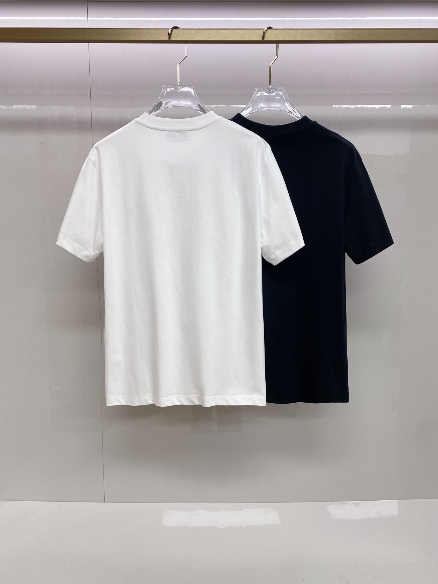 ALO 2026ss 春夏新款首发专柜最新款短袖圆领T恤 高端订制 设计前卫时尚！品牌logo重工艺设计