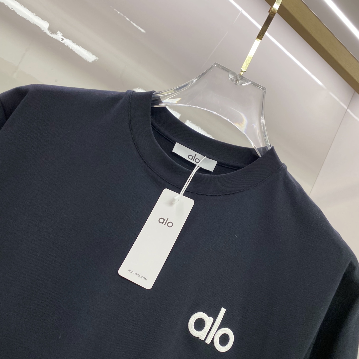 ALO 2026ss 春夏新款首发专柜最新款短袖圆领T恤 高端订制 设计前卫时尚！品牌logo重工艺设计