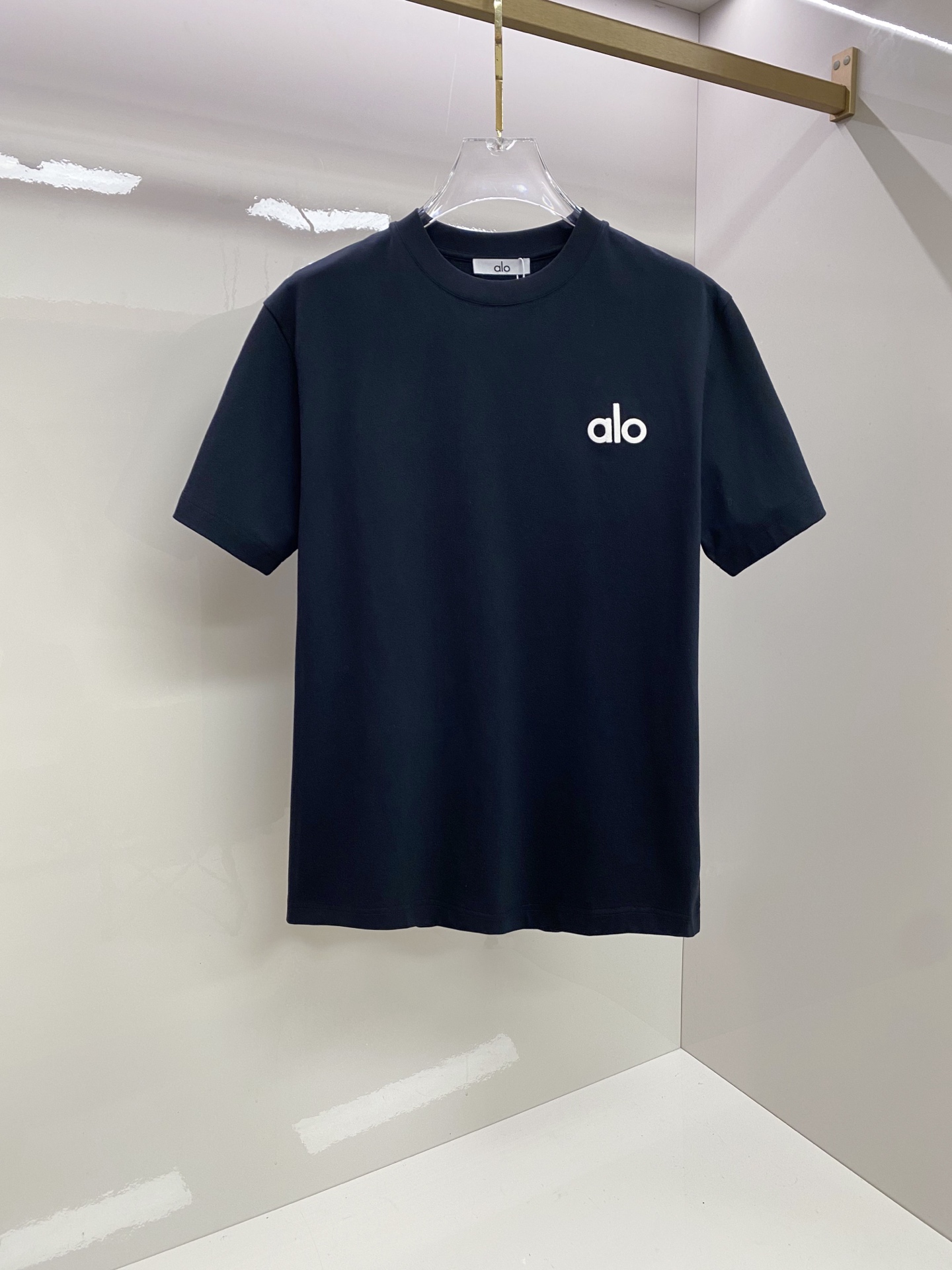 ALO 2026ss 春夏新款首发专柜最新款短袖圆领T恤 高端订制 设计前卫时尚！品牌logo重工艺设计