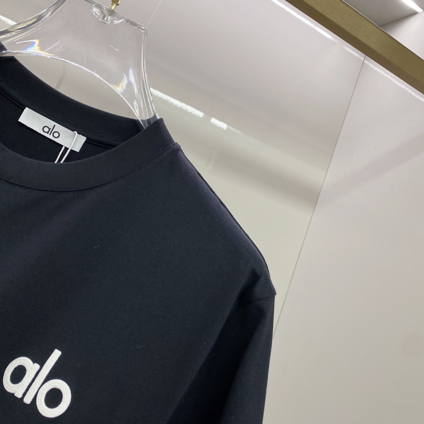 ALO 2026ss 春夏新款首发专柜最新款短袖圆领T恤 高端订制 设计前卫时尚！品牌logo重工艺设计