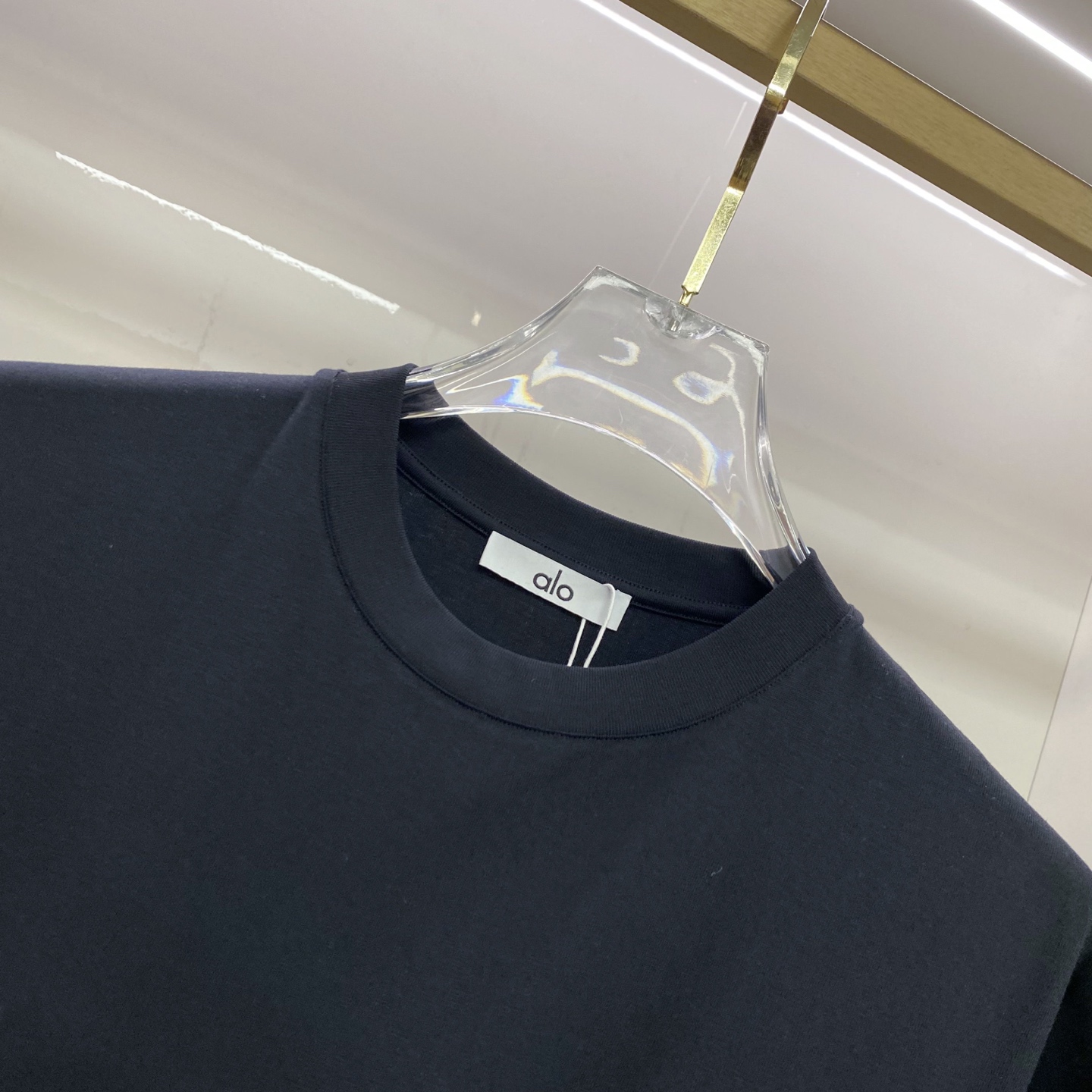 ALO 2026ss 春夏新款首发专柜最新款短袖圆领T恤 高端订制 设计前卫时尚！品牌logo重工艺设计