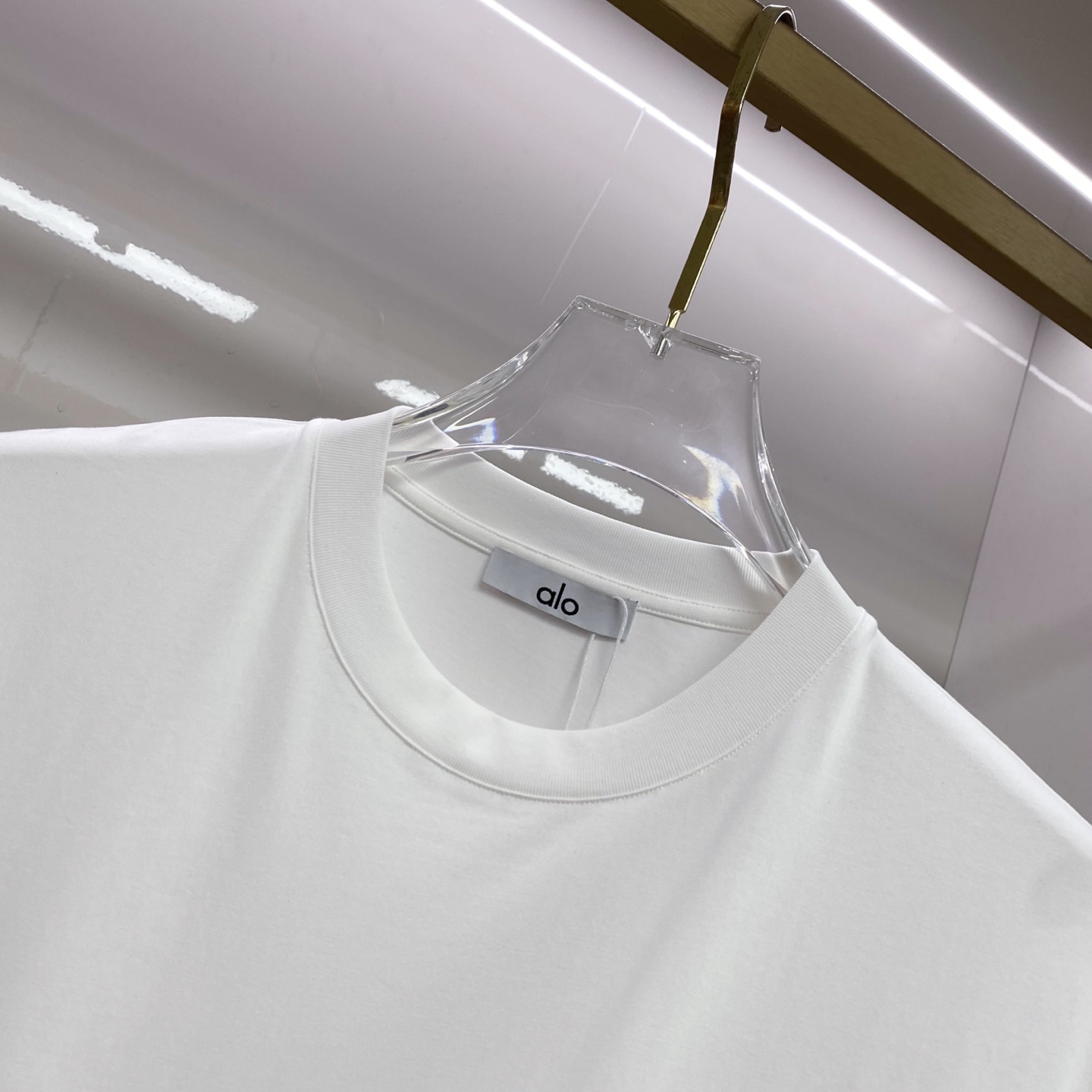 ALO 2026ss 春夏新款首发专柜最新款短袖圆领T恤 高端订制 设计前卫时尚！品牌logo重工艺设计