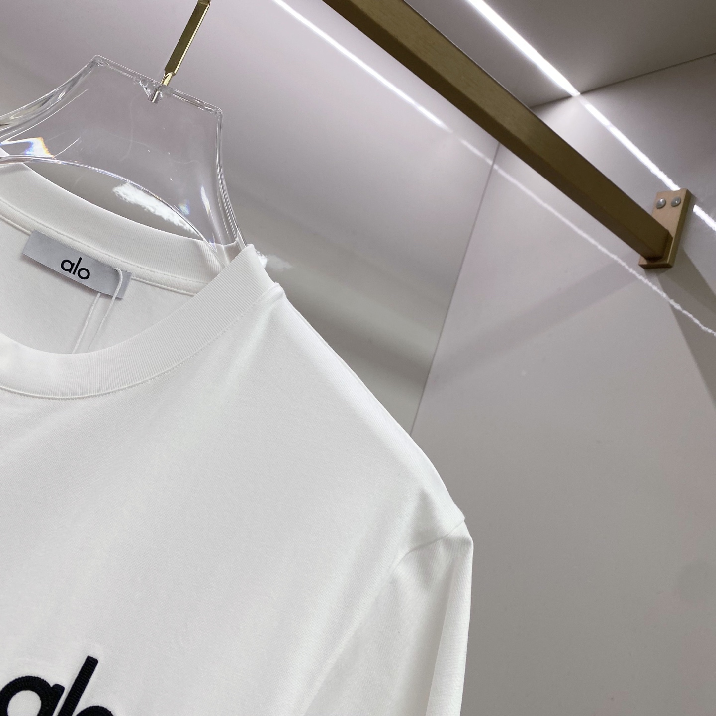 ALO 2026ss 春夏新款首发专柜最新款短袖圆领T恤 高端订制 设计前卫时尚！品牌logo重工艺设计