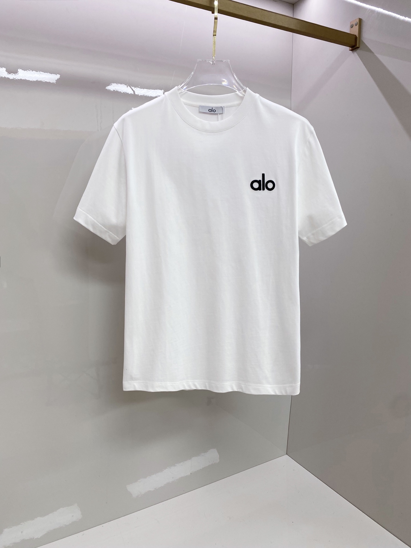 ALO 2026ss 春夏新款首发专柜最新款短袖圆领T恤 高端订制 设计前卫时尚！品牌logo重工艺设计