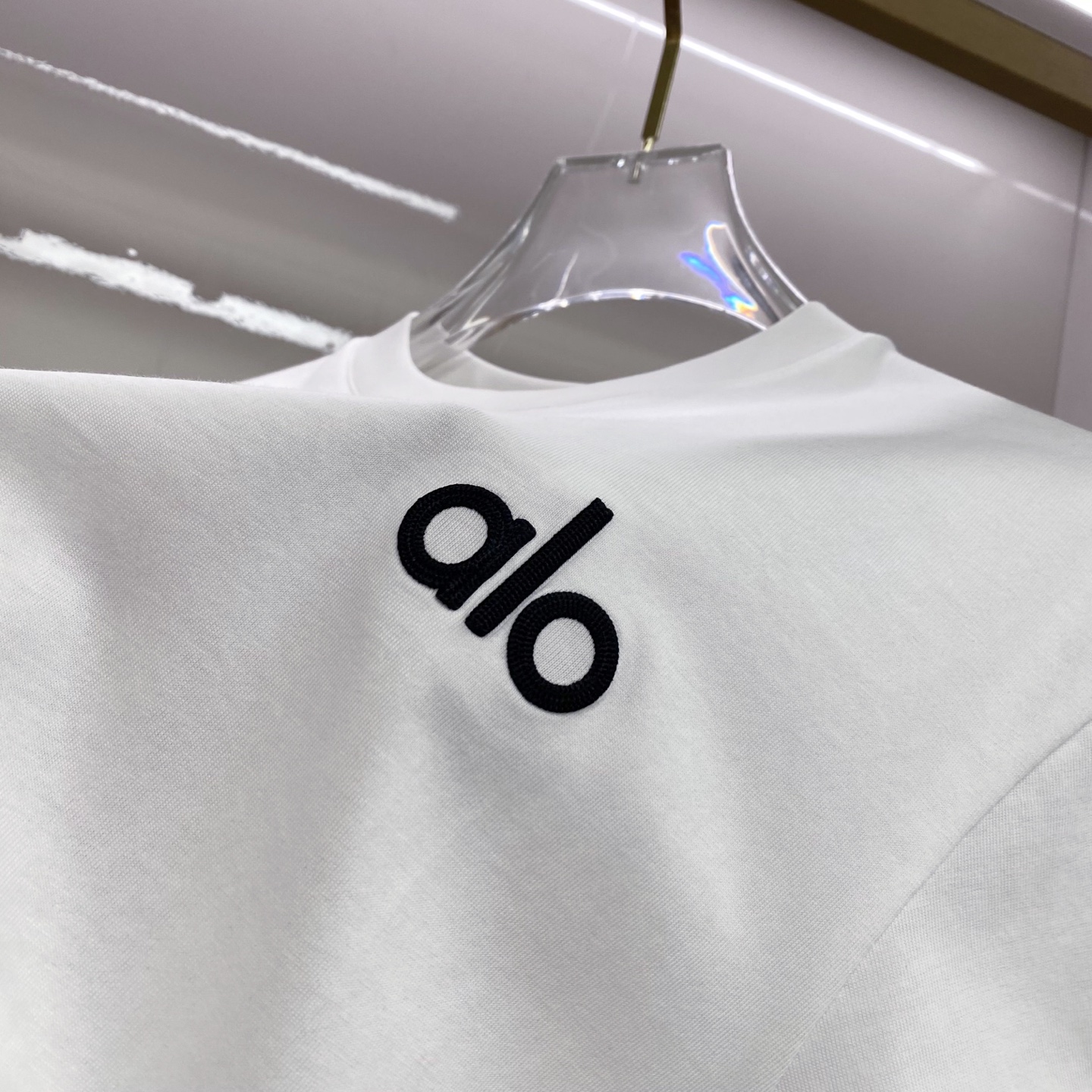 ALO 2026ss 春夏新款首发专柜最新款短袖圆领T恤 高端订制 设计前卫时尚！品牌logo重工艺设计