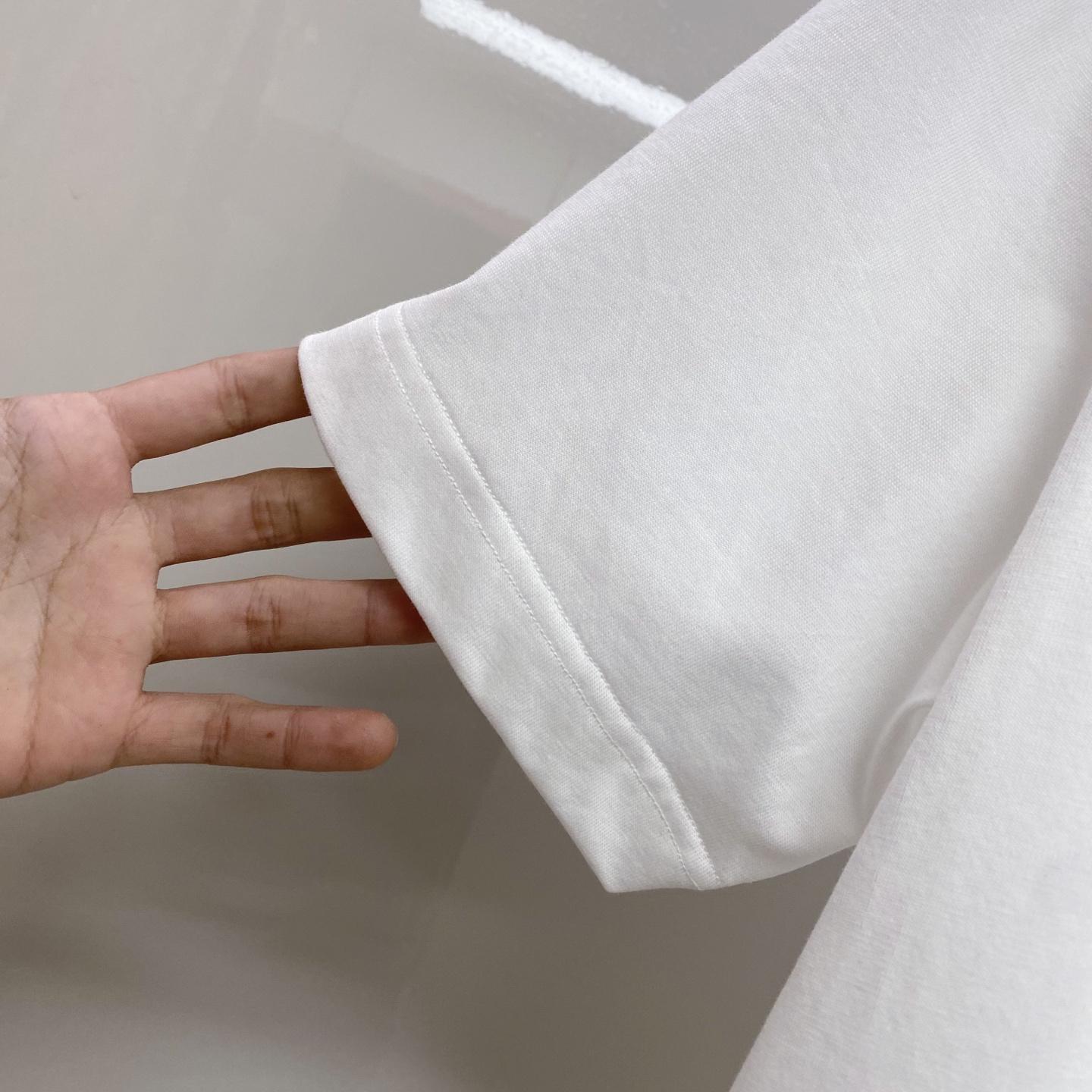 ALO 2026ss 春夏新款首发专柜最新款短袖圆领T恤 高端订制 设计前卫时尚！品牌logo重工艺设计