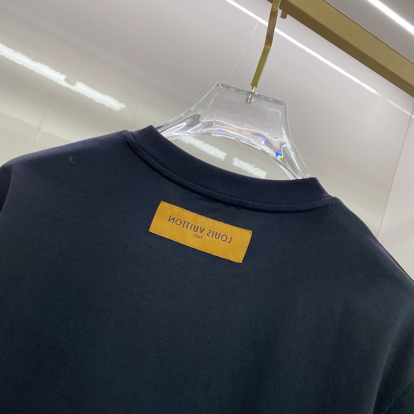 LV 2026ss 春夏新款首发专柜最新款短袖圆领T恤 高端订制 设计前卫时尚！品牌logo重工艺设计 