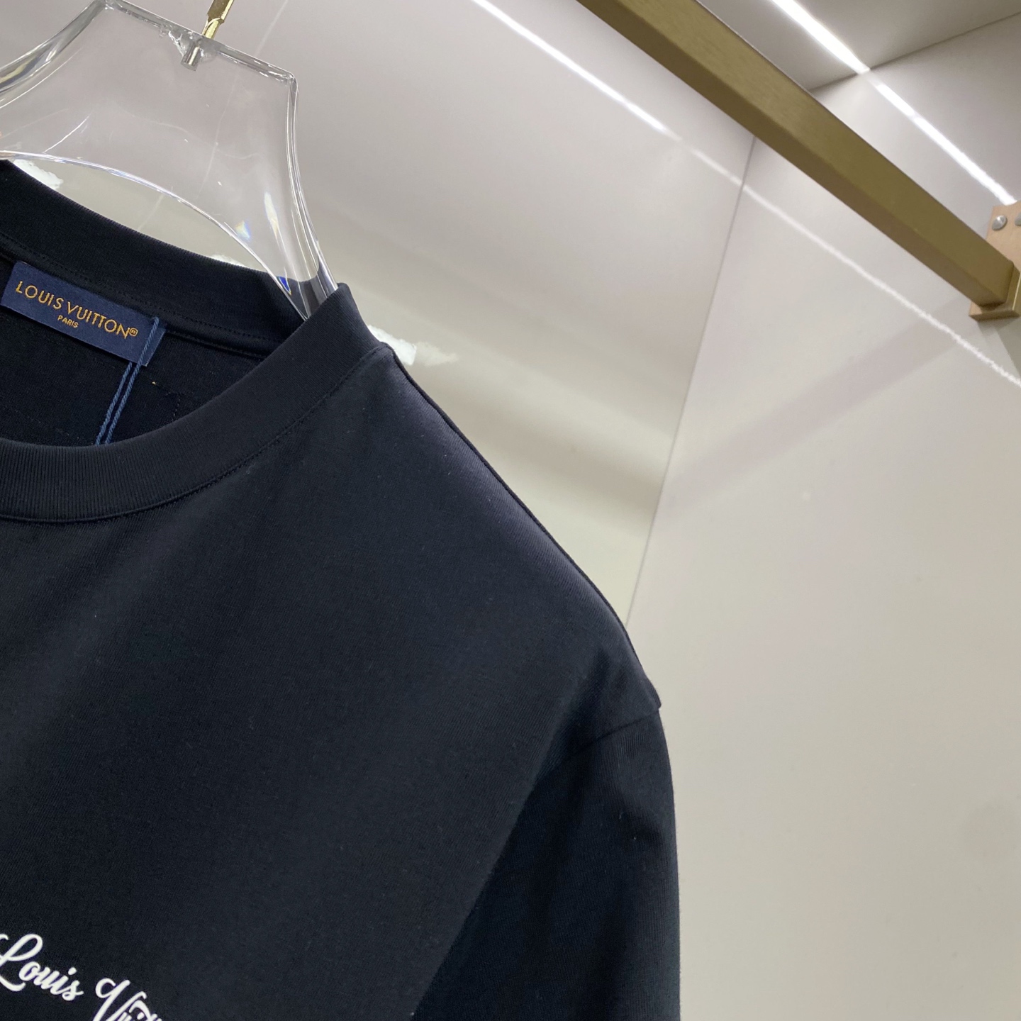 LV 2026ss 春夏新款首发专柜最新款短袖圆领T恤 高端订制 设计前卫时尚！品牌logo重工艺设计 