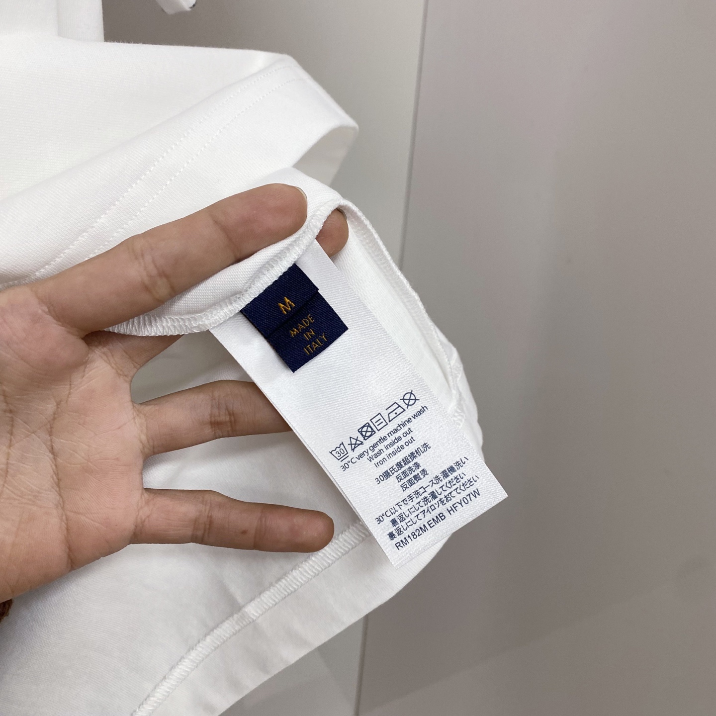 LV 2026ss 春夏新款首发专柜最新款短袖圆领T恤 高端订制 设计前卫时尚！品牌logo重工艺设计 