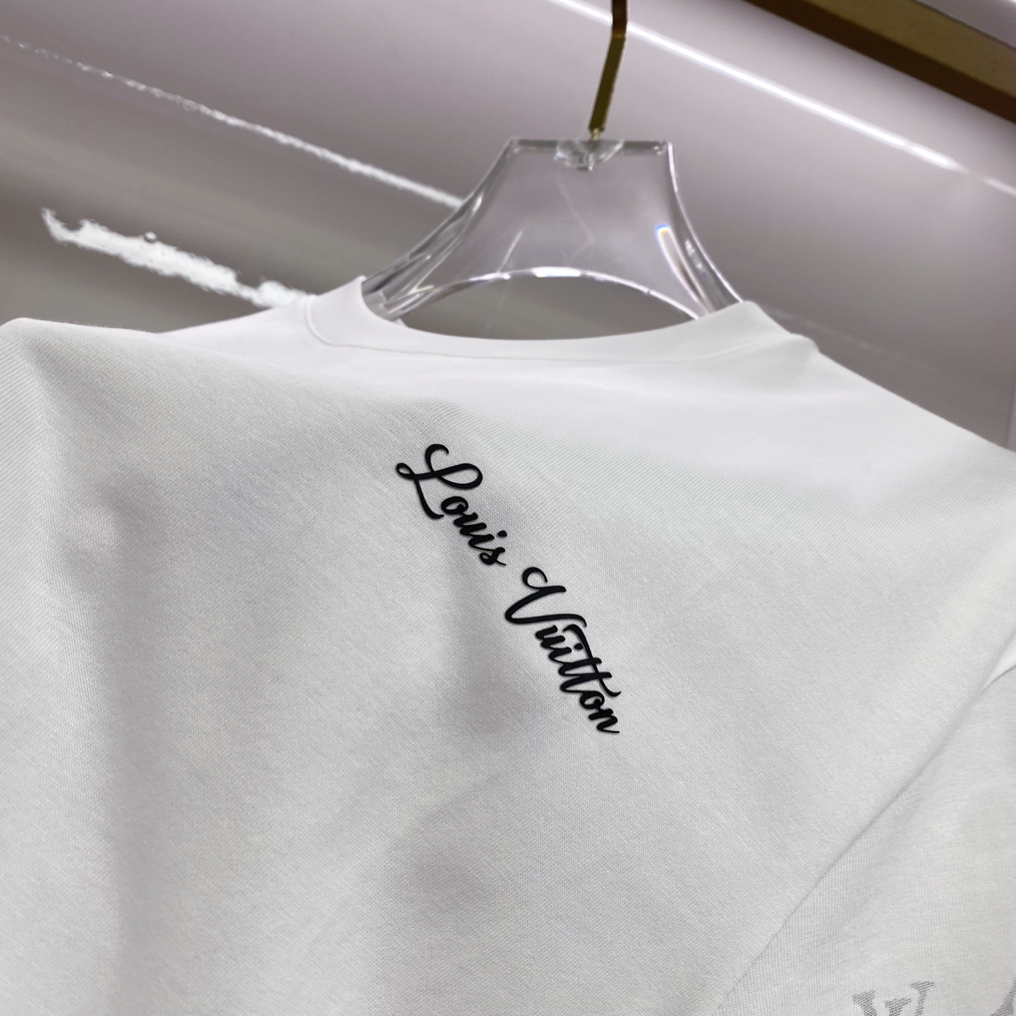 LV 2026ss 春夏新款首发专柜最新款短袖圆领T恤 高端订制 设计前卫时尚！品牌logo重工艺设计 