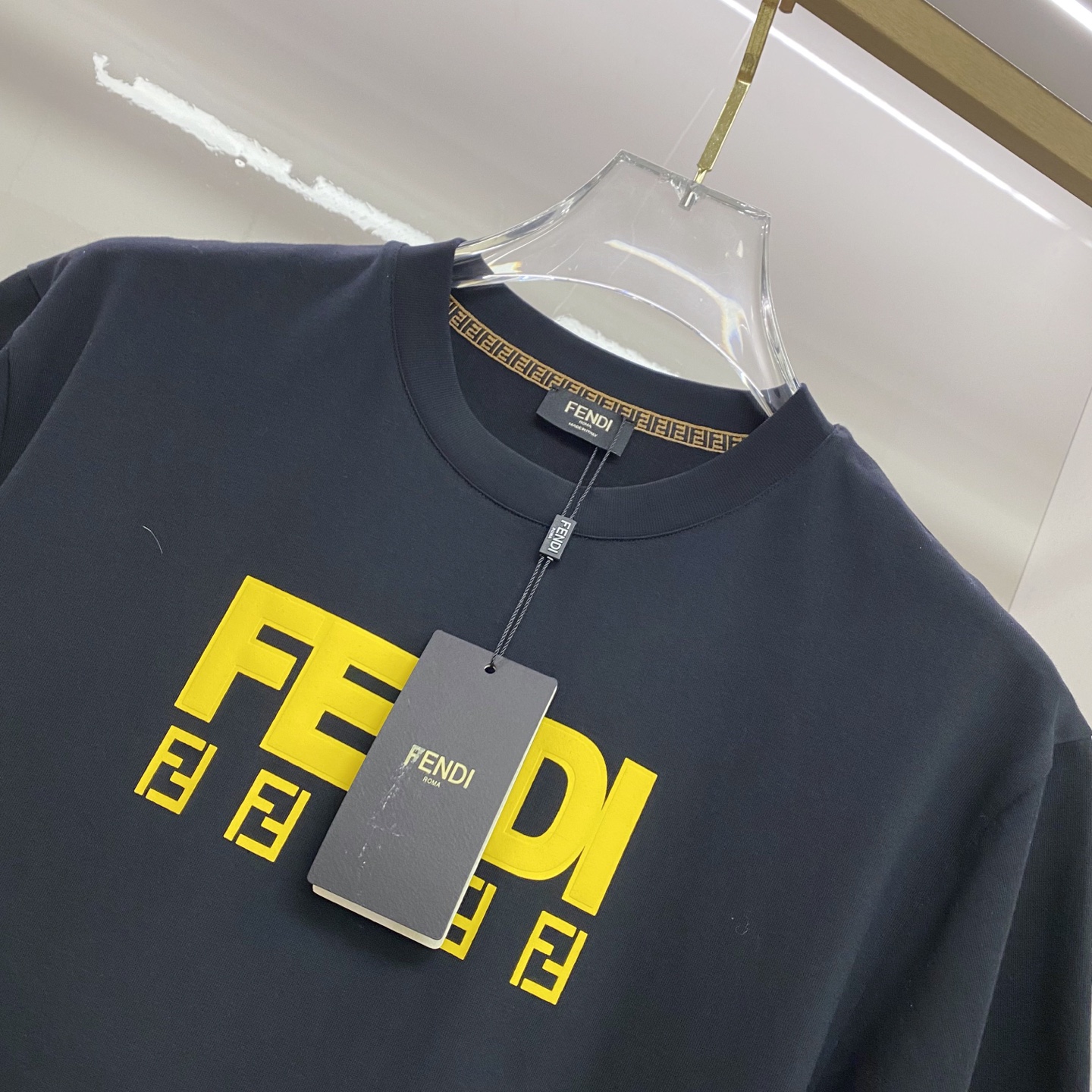 Fendi 芬迪 2026ss 春夏新款首发专柜最新款短袖圆领T恤 高端订制 设计前卫时尚！品牌logo