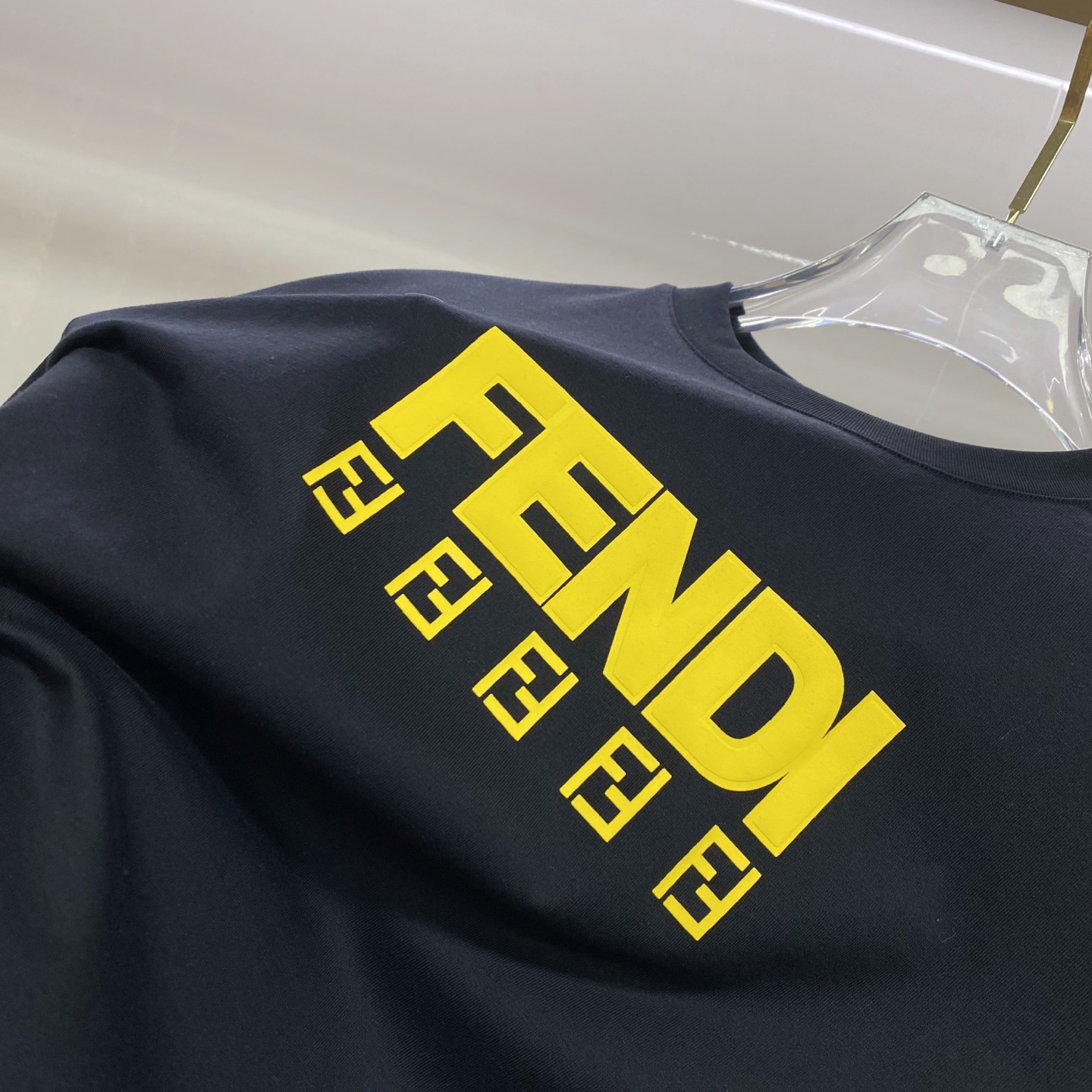 Fendi 芬迪 2026ss 春夏新款首发专柜最新款短袖圆领T恤 高端订制 设计前卫时尚！品牌logo