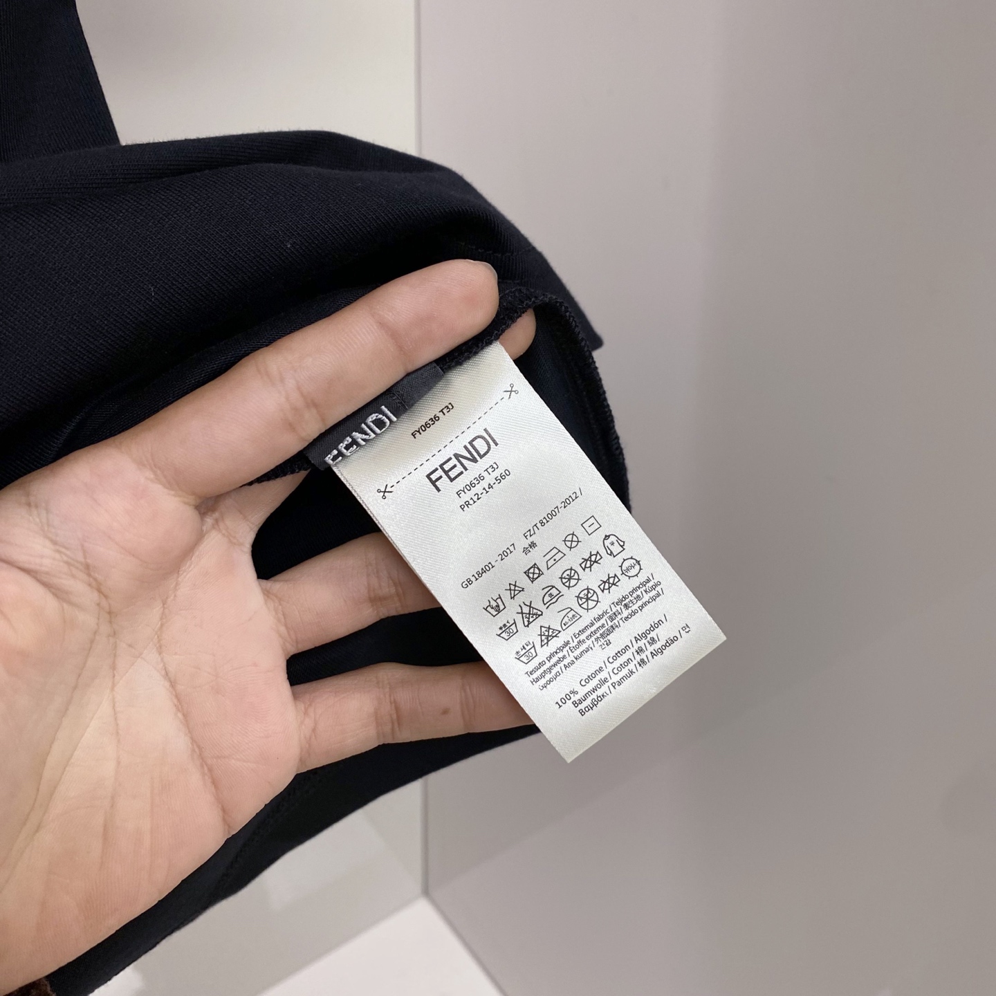 Fendi 芬迪 2026ss 春夏新款首发专柜最新款短袖圆领T恤 高端订制 设计前卫时尚！品牌logo