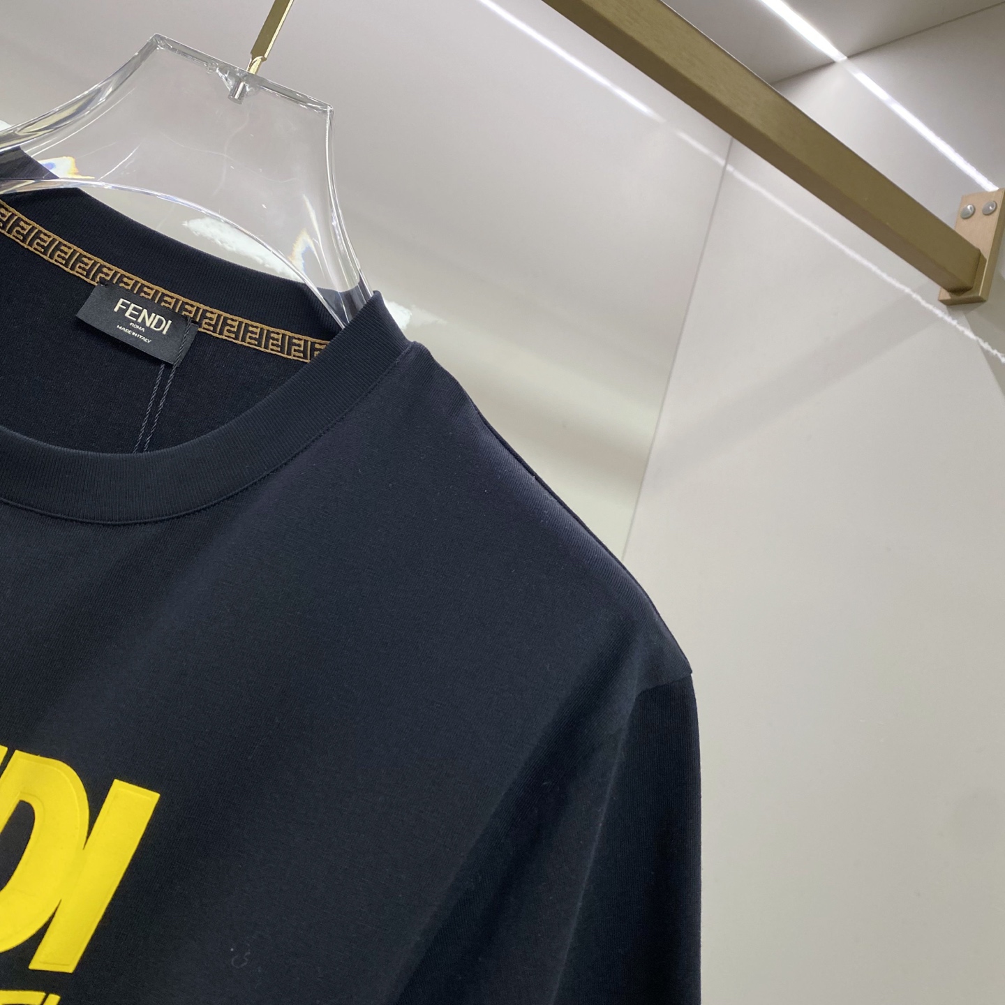 Fendi 芬迪 2026ss 春夏新款首发专柜最新款短袖圆领T恤 高端订制 设计前卫时尚！品牌logo