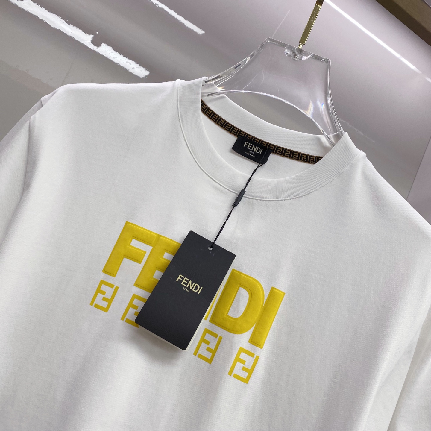 Fendi 芬迪 2026ss 春夏新款首发专柜最新款短袖圆领T恤 高端订制 设计前卫时尚！品牌logo