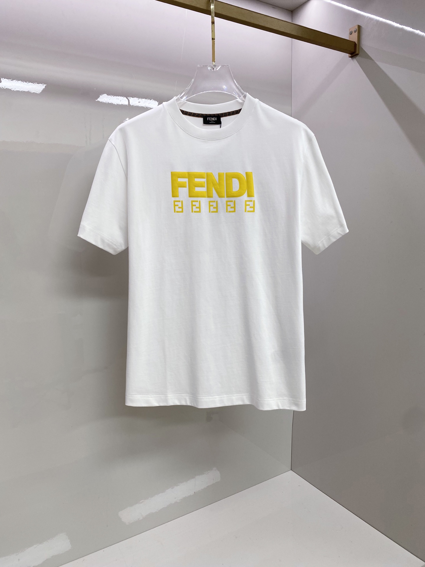 Fendi 芬迪 2026ss 春夏新款首发专柜最新款短袖圆领T恤 高端订制 设计前卫时尚！品牌logo