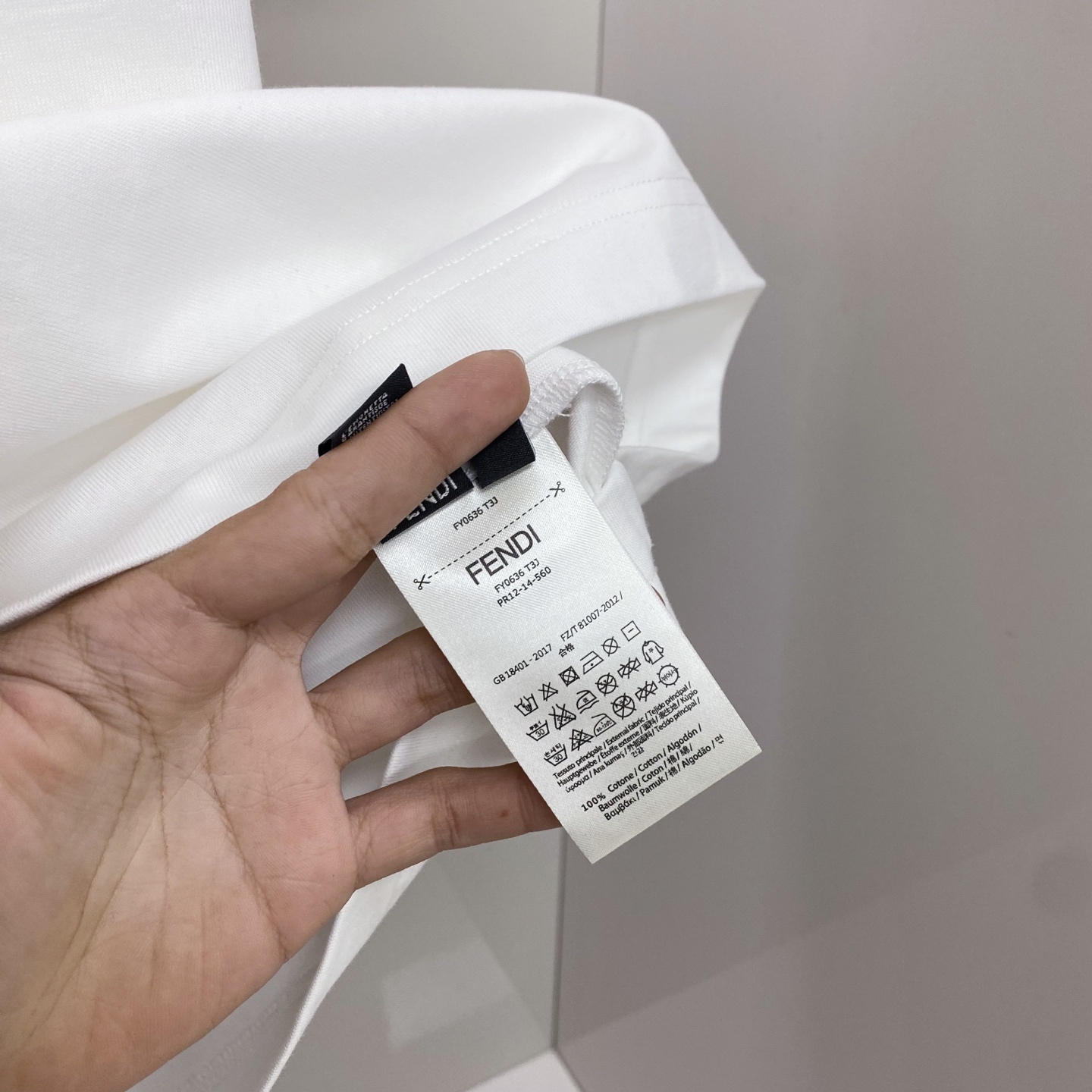 Fendi 芬迪 2026ss 春夏新款首发专柜最新款短袖圆领T恤 高端订制 设计前卫时尚！品牌logo