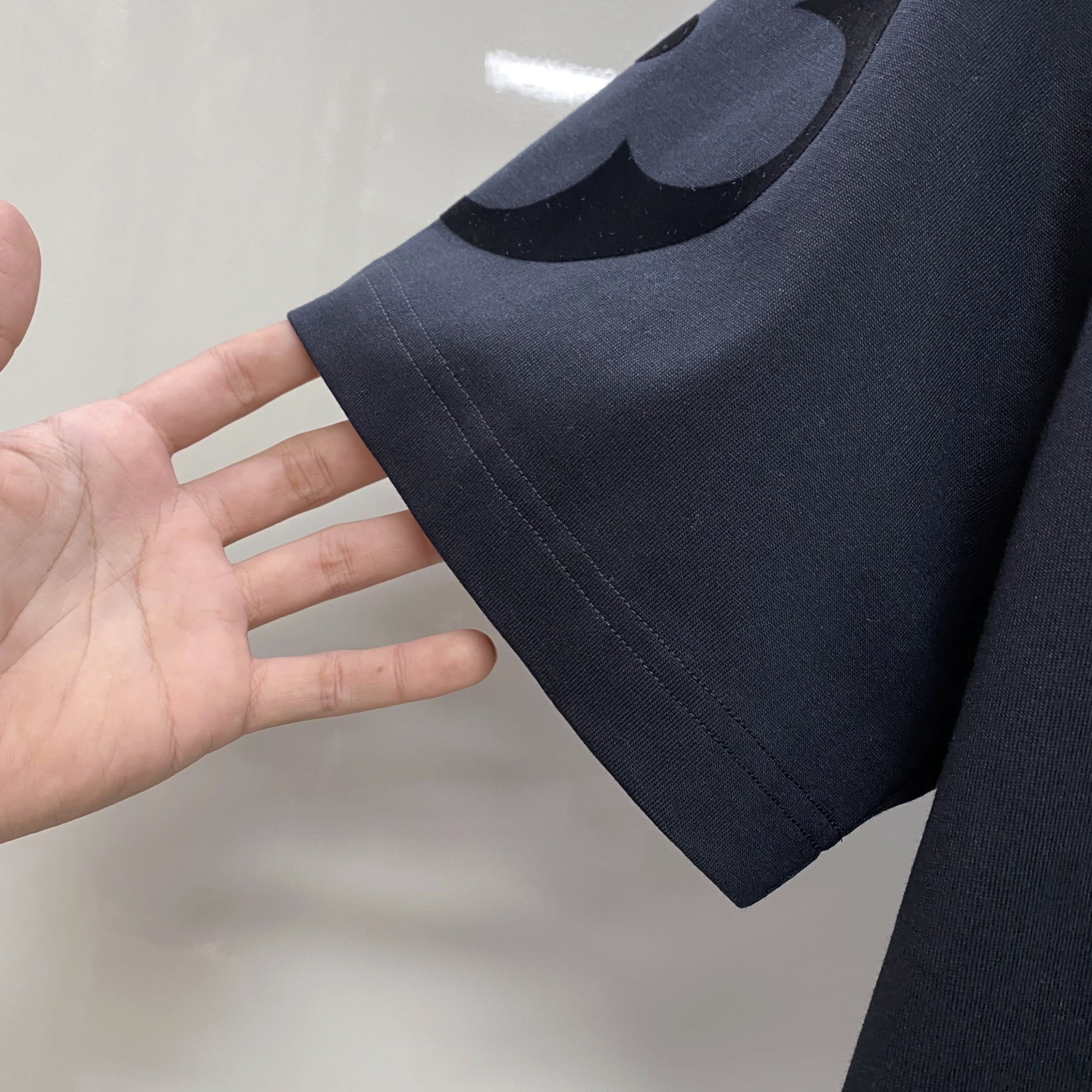 LV 2026ss 春夏新款首发专柜最新款短袖圆领T恤 高端订制 设计前卫时尚！品牌logo重工艺设计 