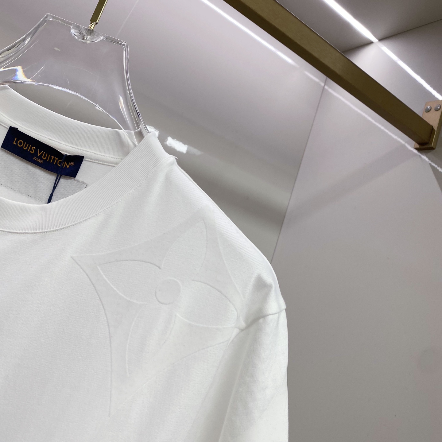 LV 2026ss 春夏新款首发专柜最新款短袖圆领T恤 高端订制 设计前卫时尚！品牌logo重工艺设计 