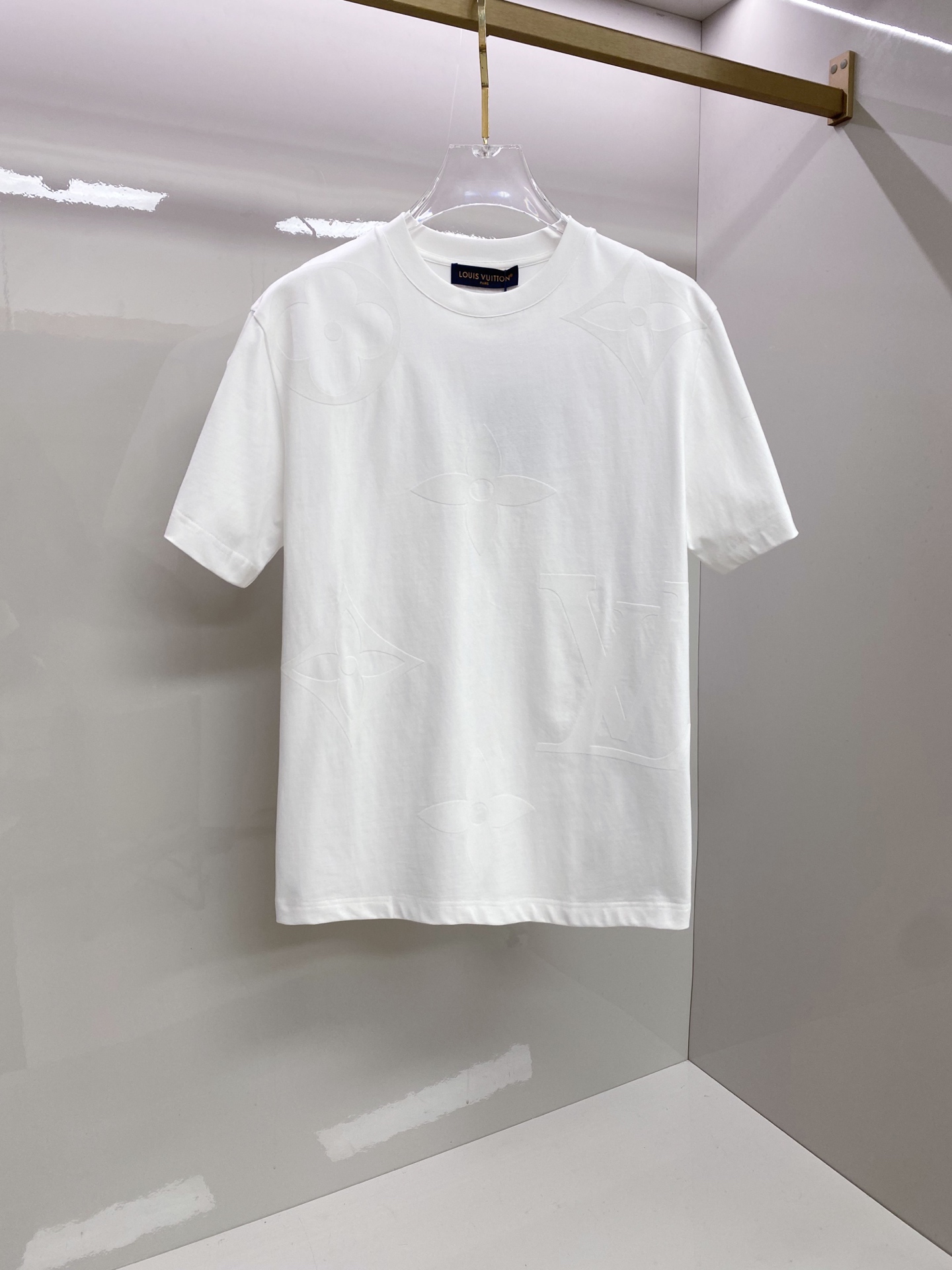 LV 2026ss 春夏新款首发专柜最新款短袖圆领T恤 高端订制 设计前卫时尚！品牌logo重工艺设计 