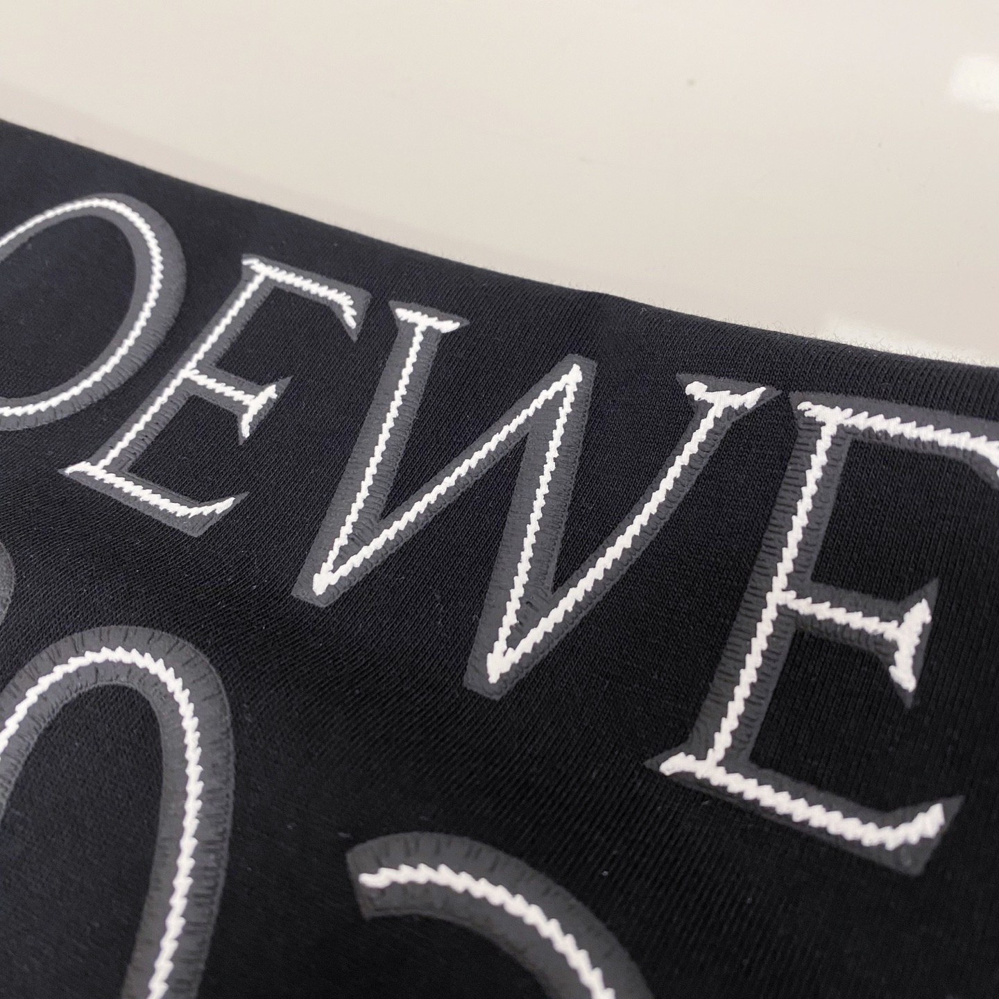 Loewe 罗意威 2026ss 春夏新款首发专柜最新款短袖圆领T恤 高端订制 设计前卫时尚！品牌log