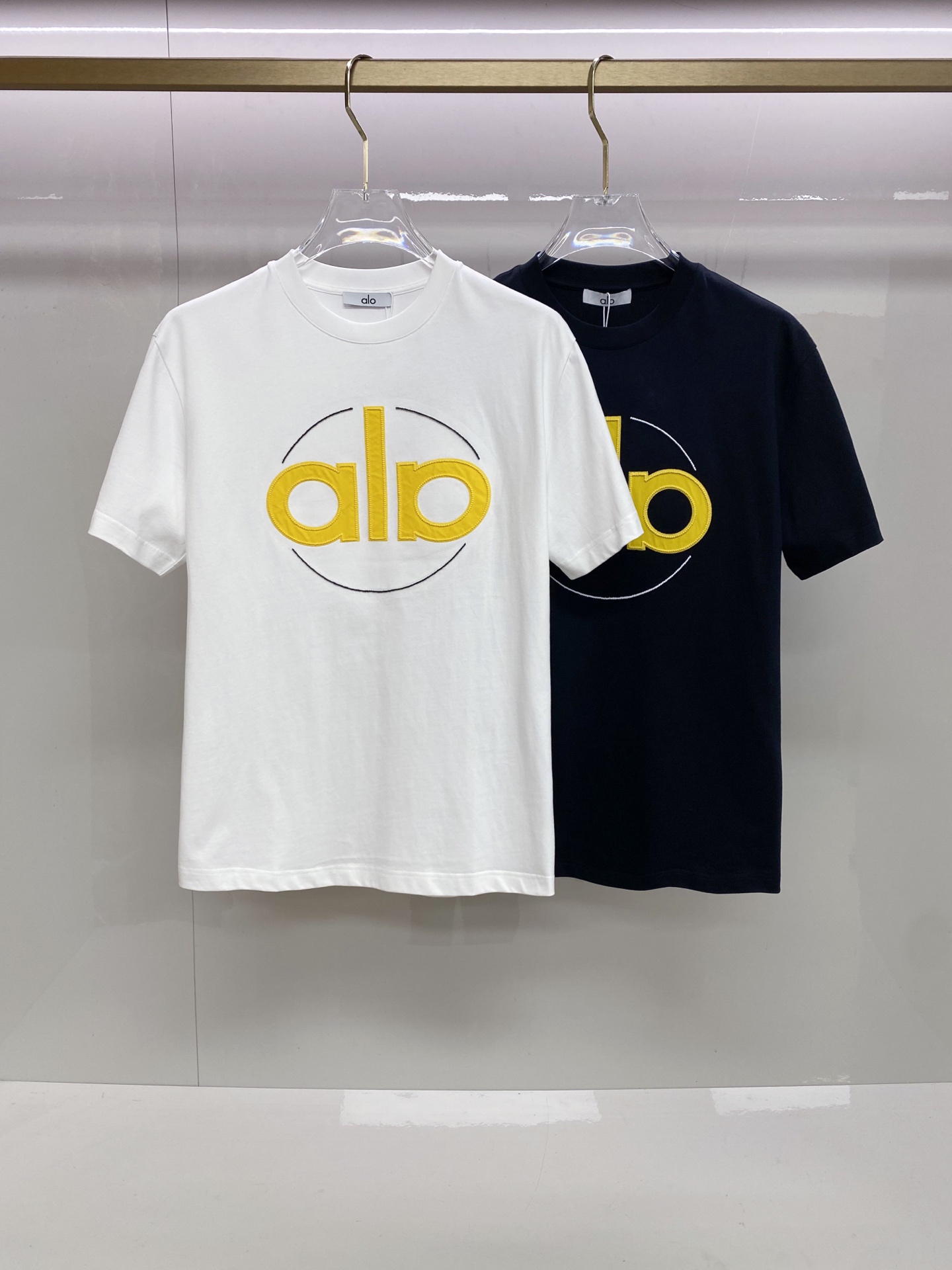 ALO 2026ss 春夏新款首发专柜最新款短袖圆领T恤 高端订制 设计前卫时尚！品牌logo重工艺设计