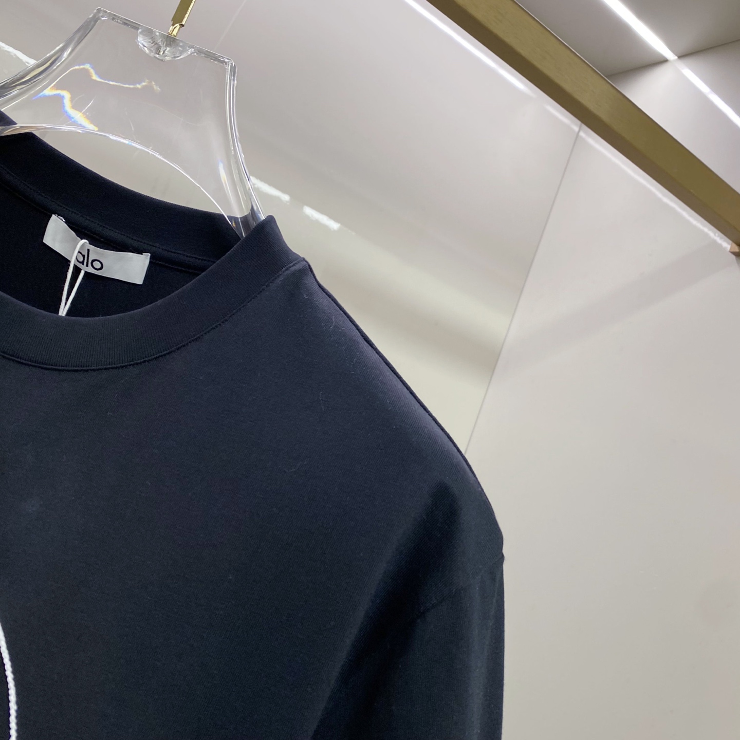 ALO 2026ss 春夏新款首发专柜最新款短袖圆领T恤 高端订制 设计前卫时尚！品牌logo重工艺设计