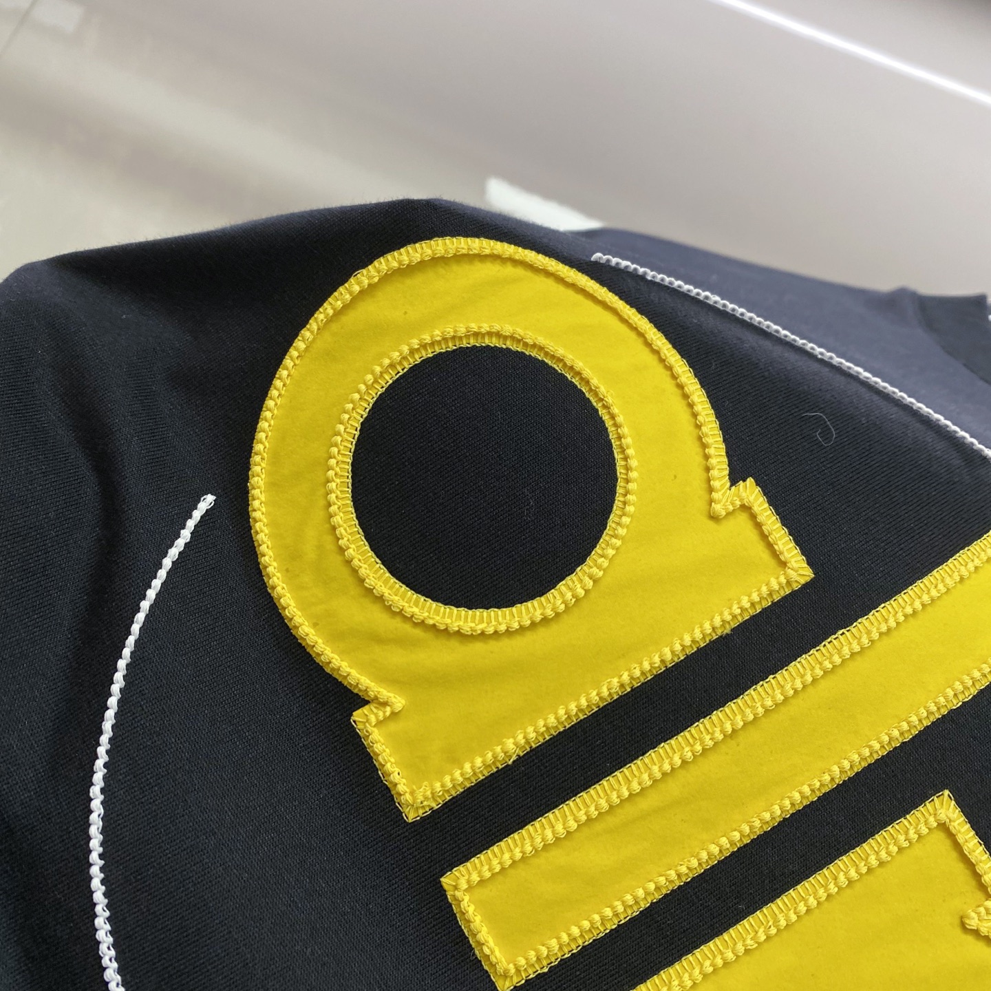 ALO 2026ss 春夏新款首发专柜最新款短袖圆领T恤 高端订制 设计前卫时尚！品牌logo重工艺设计