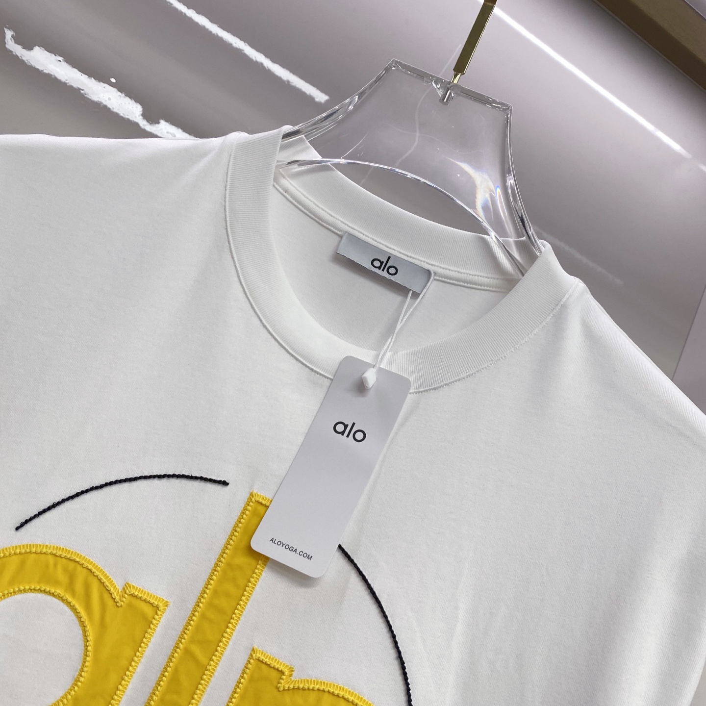 ALO 2026ss 春夏新款首发专柜最新款短袖圆领T恤 高端订制 设计前卫时尚！品牌logo重工艺设计