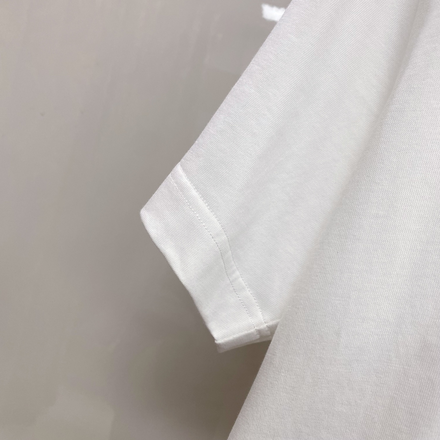 ALO 2026ss 春夏新款首发专柜最新款短袖圆领T恤 高端订制 设计前卫时尚！品牌logo重工艺设计