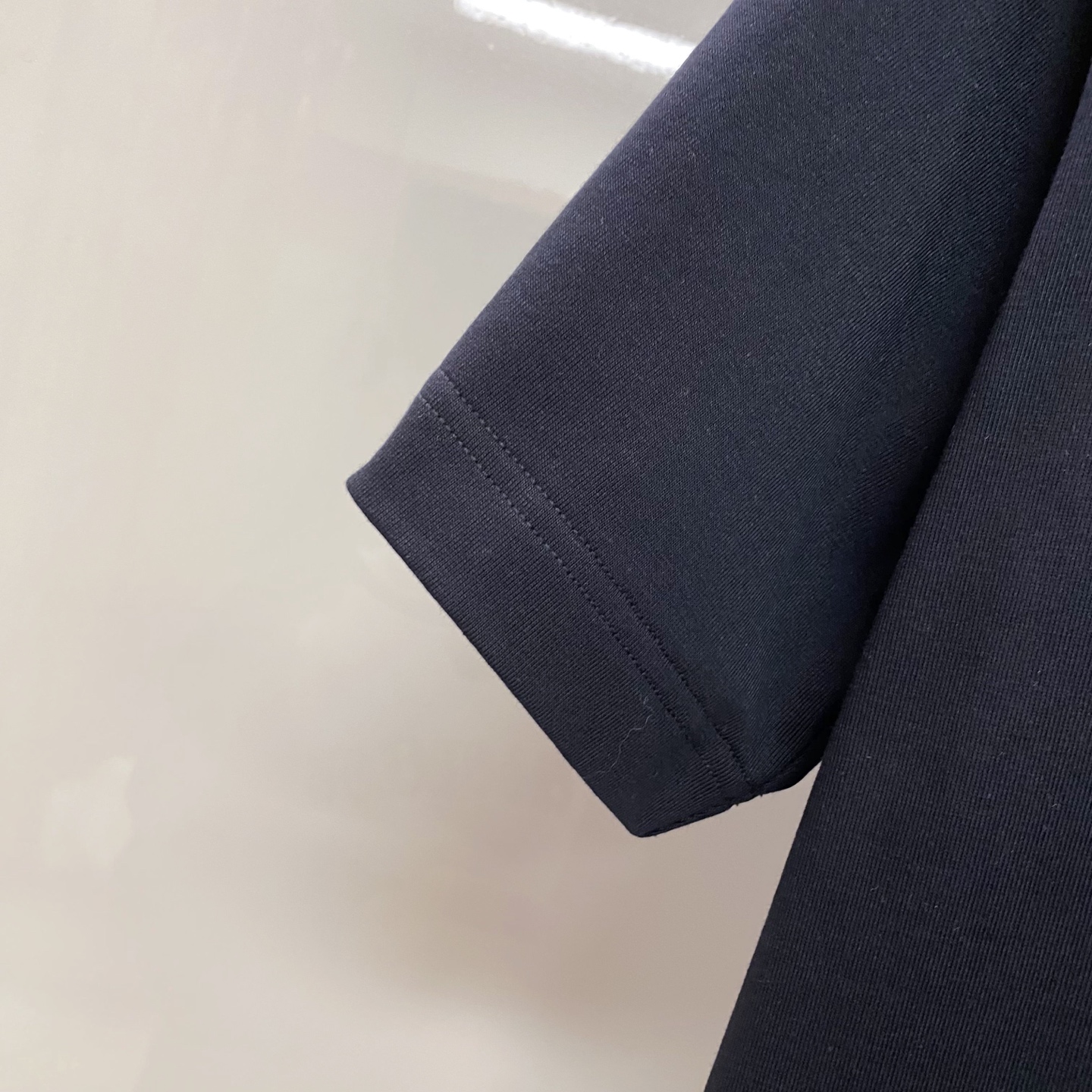 LV 2026ss 春夏新款首发专柜最新款短袖圆领T恤 高端订制 设计前卫时尚！品牌logo重工艺设计 