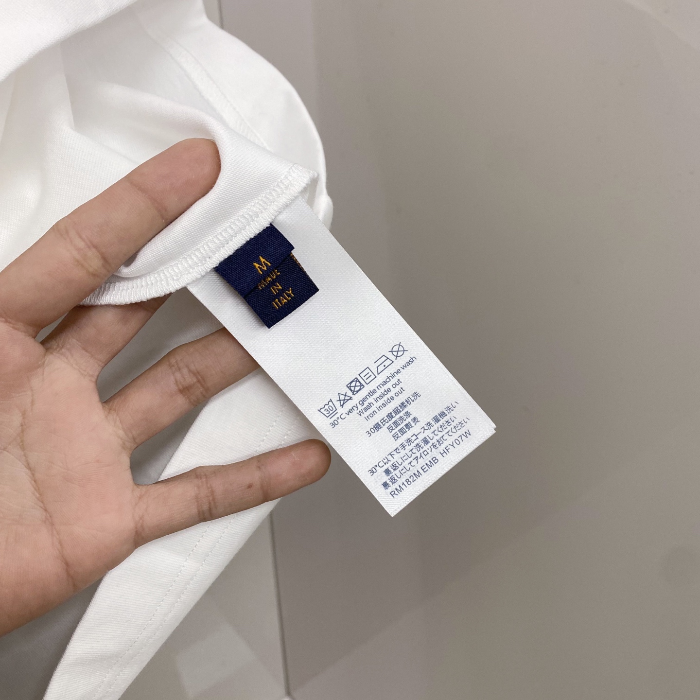 LV 2026ss 春夏新款首发专柜最新款短袖圆领T恤 高端订制 设计前卫时尚！品牌logo重工艺设计 