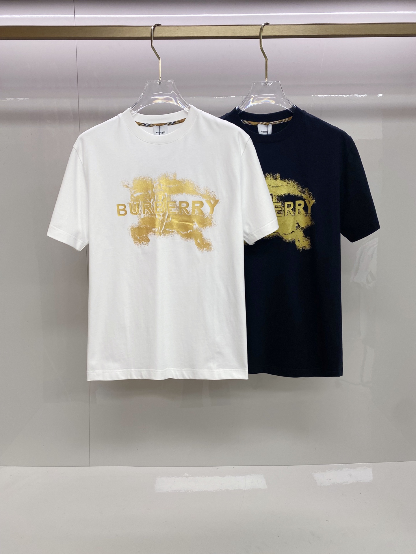 Burberry 巴宝莉 2026ss 春夏新款首发专柜最新款短袖圆领T恤 高端订制 设计前卫时尚！品牌