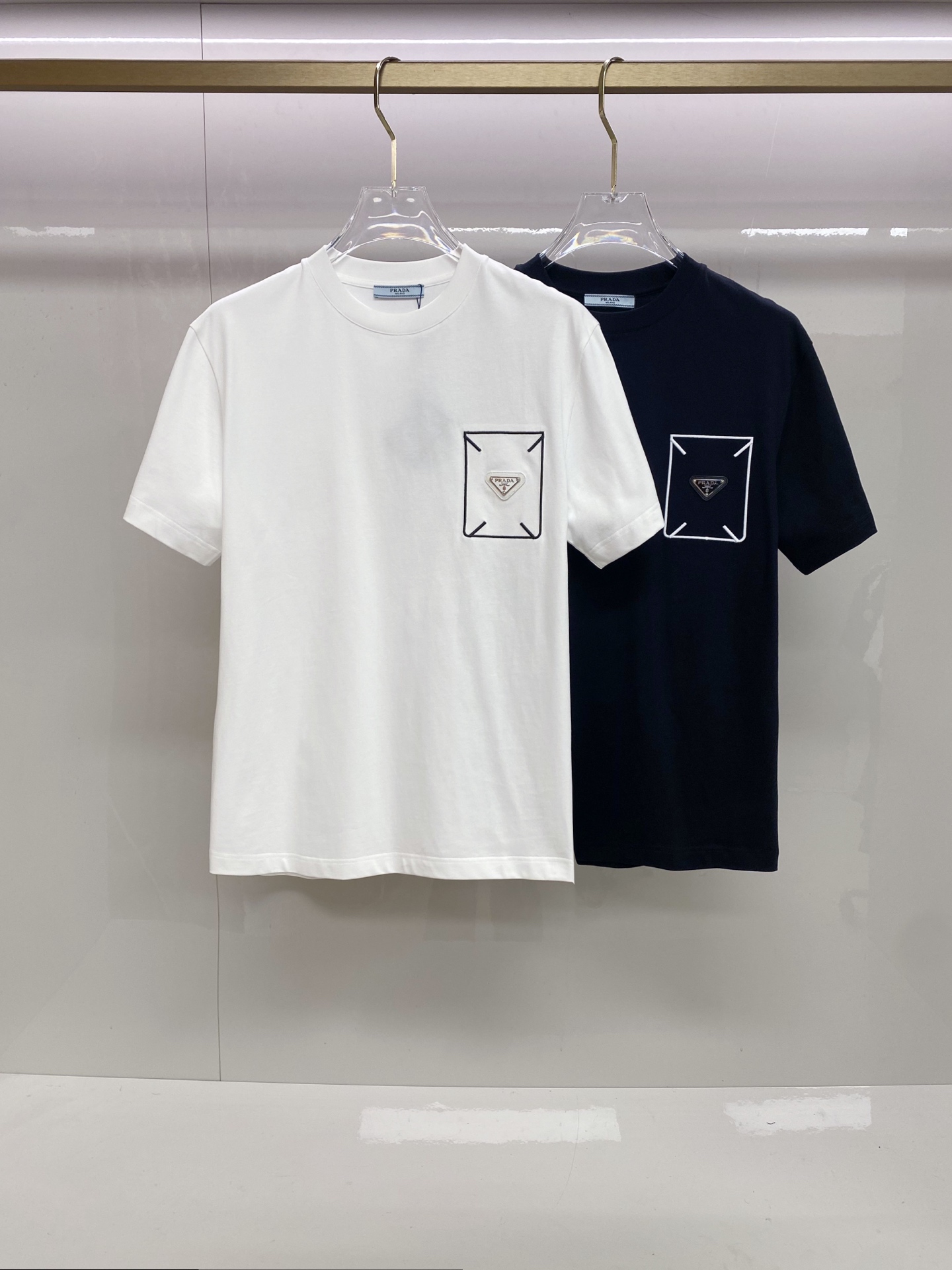 Prada 普拉达 2026ss 春夏新款首发专柜最新款短袖圆领T恤 高端订制 设计前卫时尚！品牌log