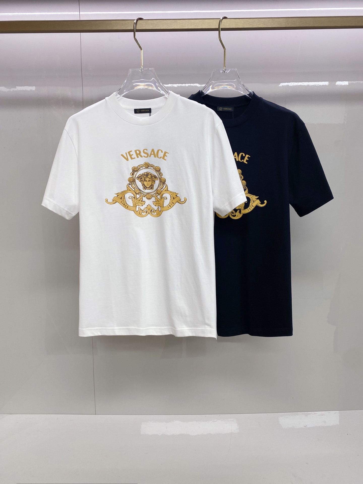 Versace 范思哲 2026ss 春夏新款首发专柜最新款短袖圆领T恤 高端订制 设计前卫时尚！品牌l