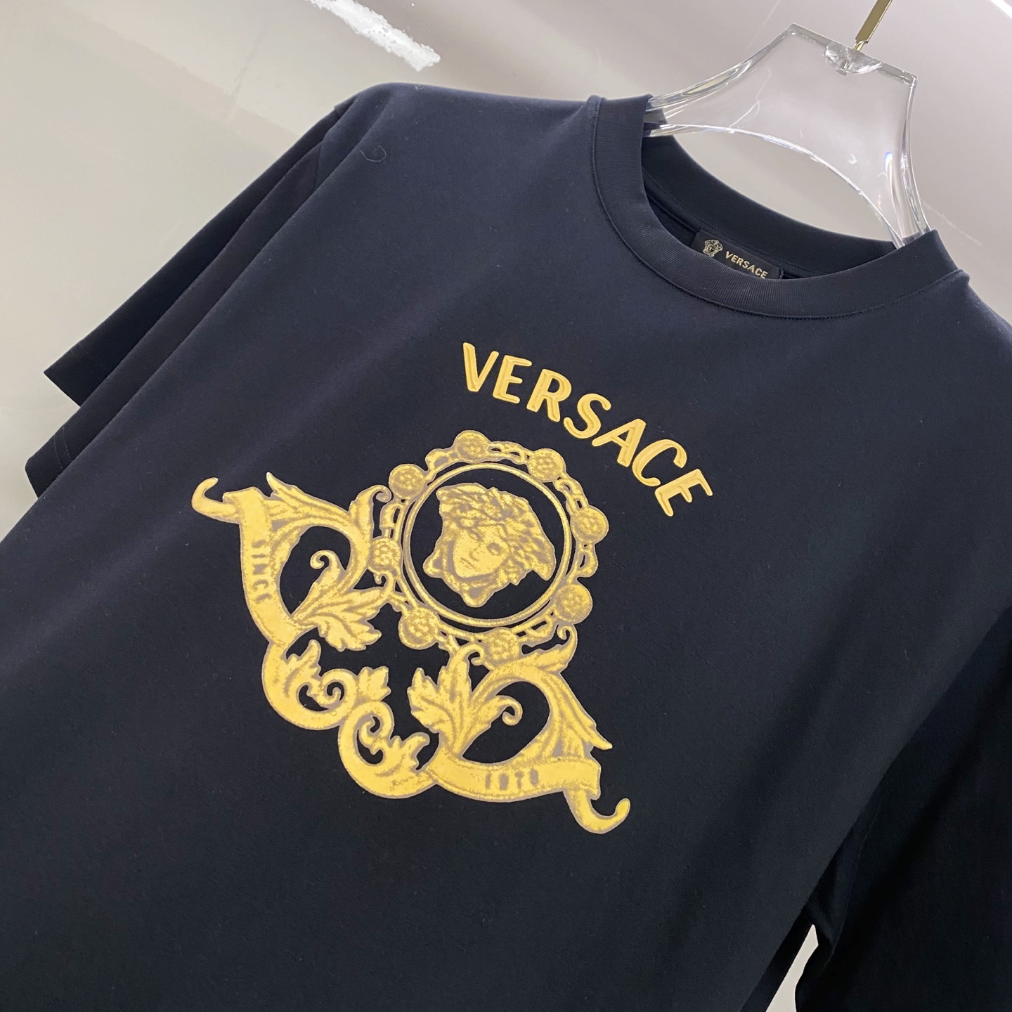 Versace 范思哲 2026ss 春夏新款首发专柜最新款短袖圆领T恤 高端订制 设计前卫时尚！品牌l