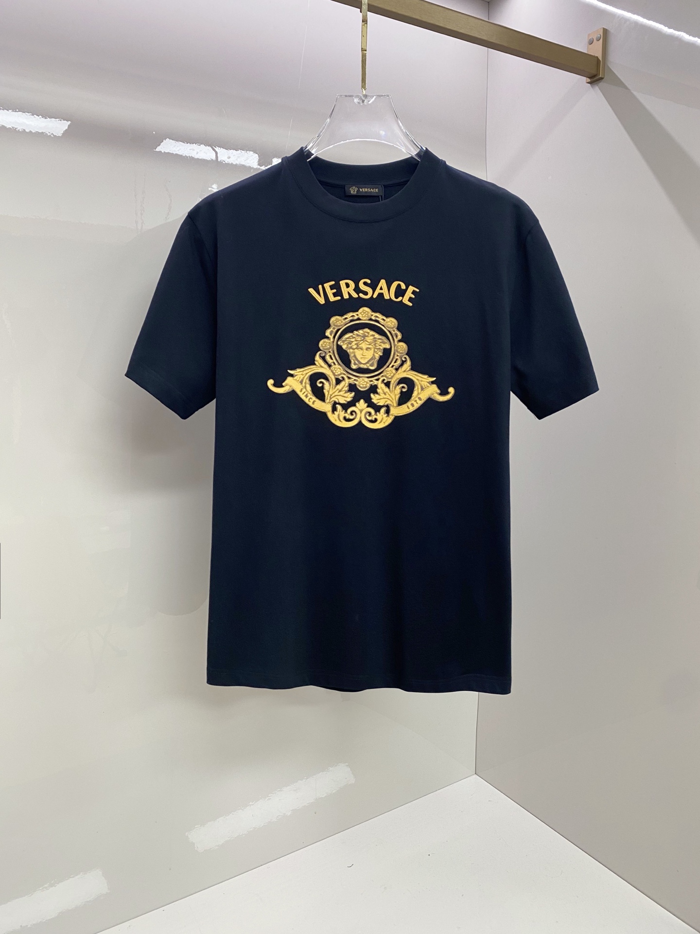 Versace 范思哲 2026ss 春夏新款首发专柜最新款短袖圆领T恤 高端订制 设计前卫时尚！品牌l